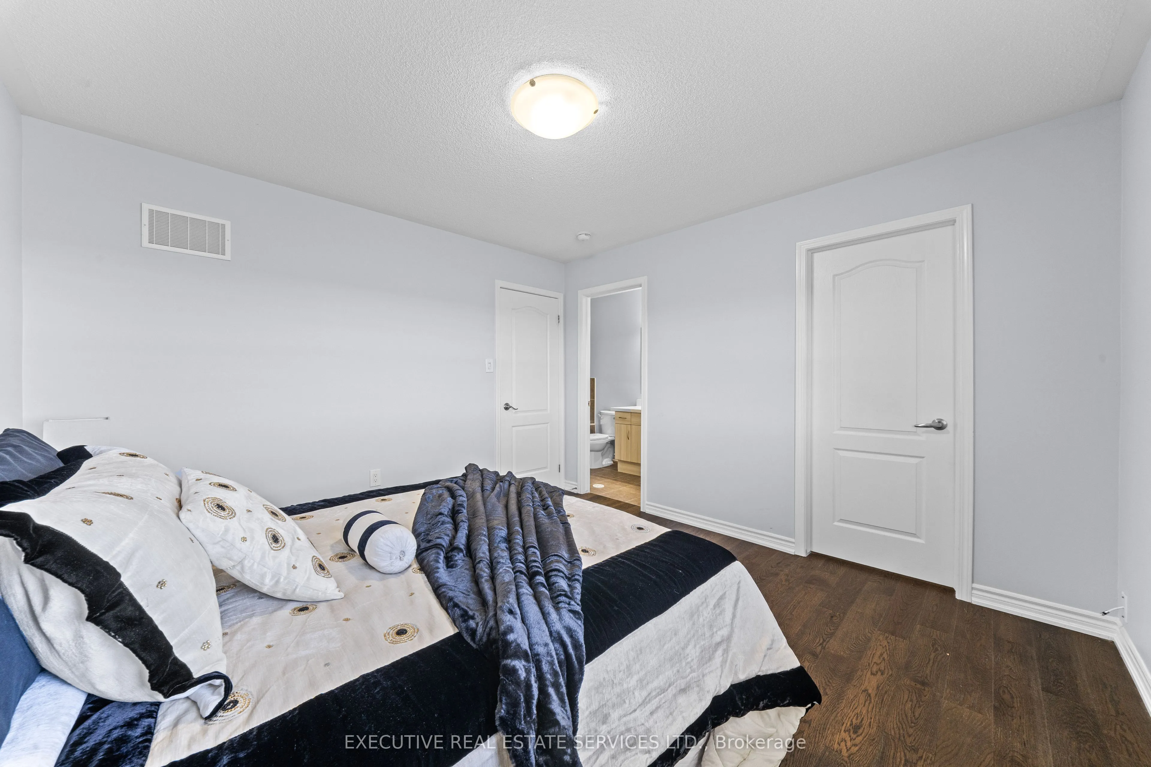 98 Bannister Crescent