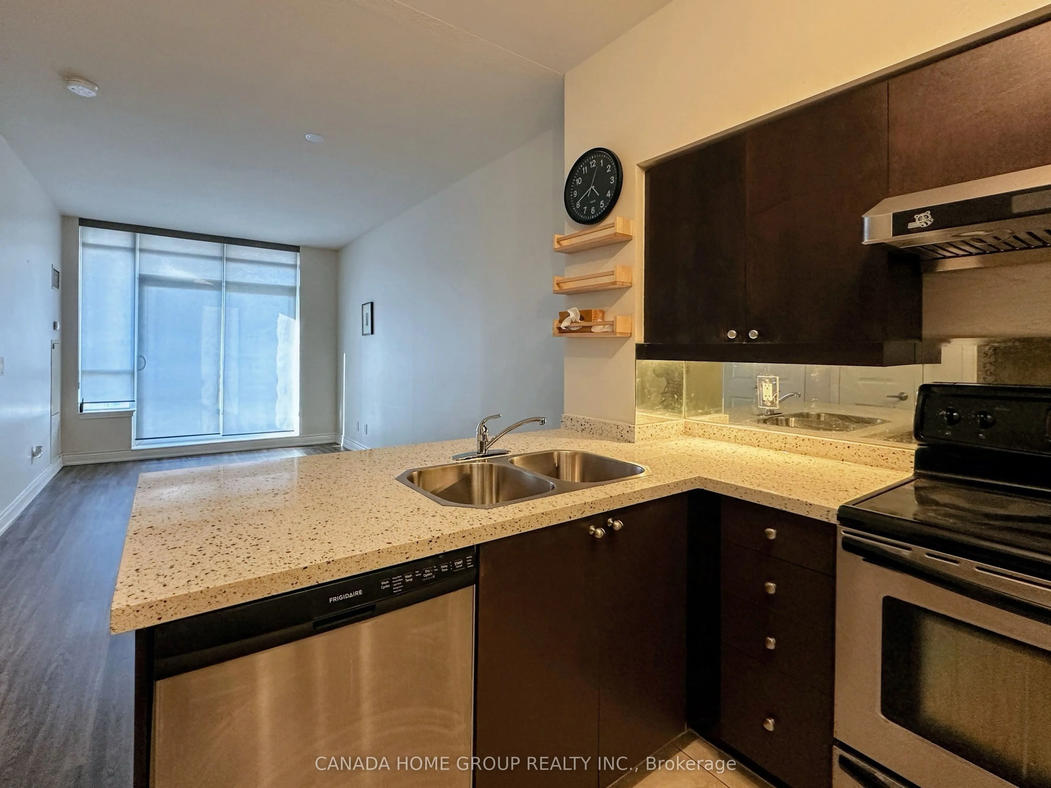 388 Prince Of Wales Drive #1705