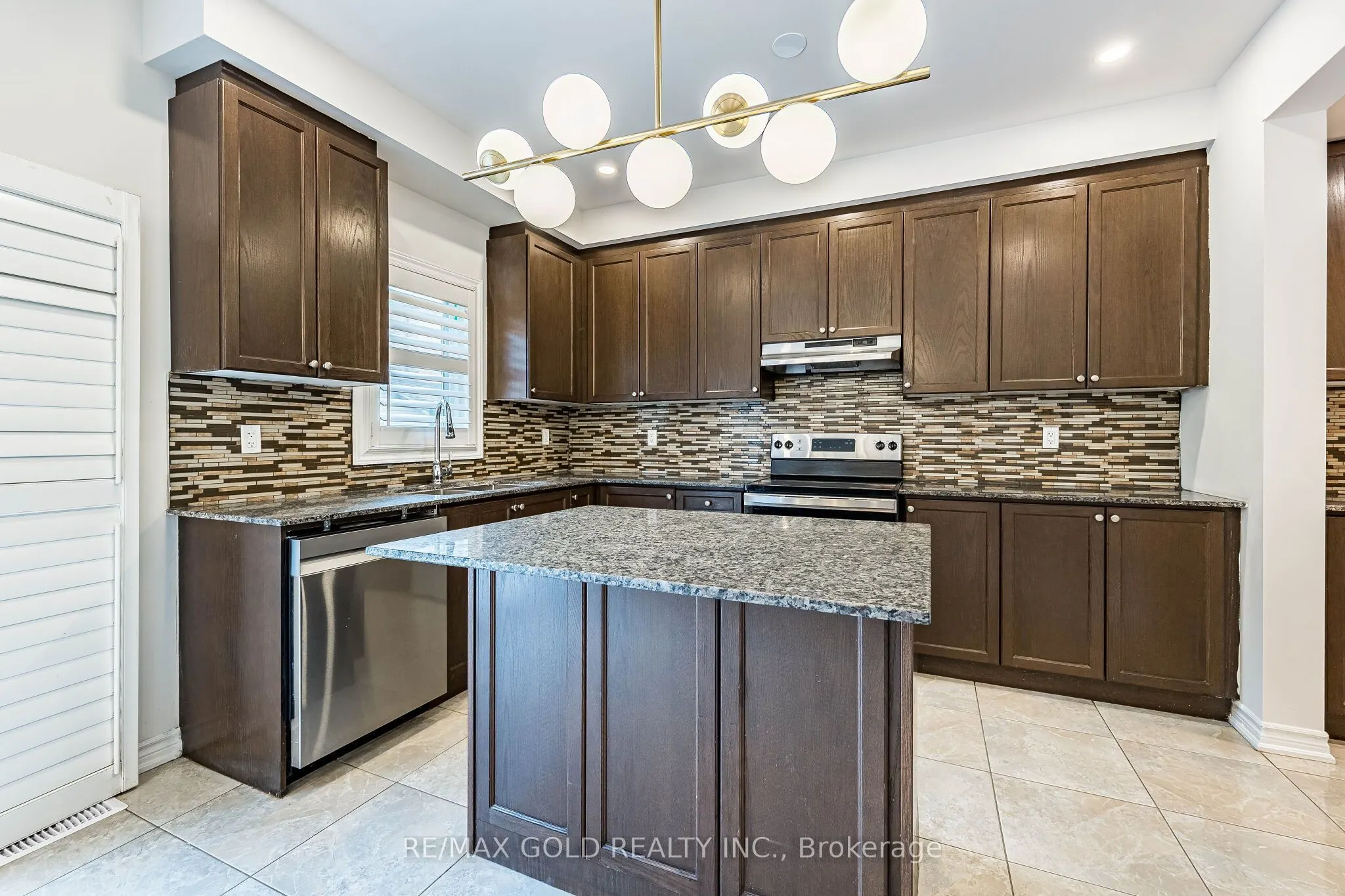 17 Lola Crescent