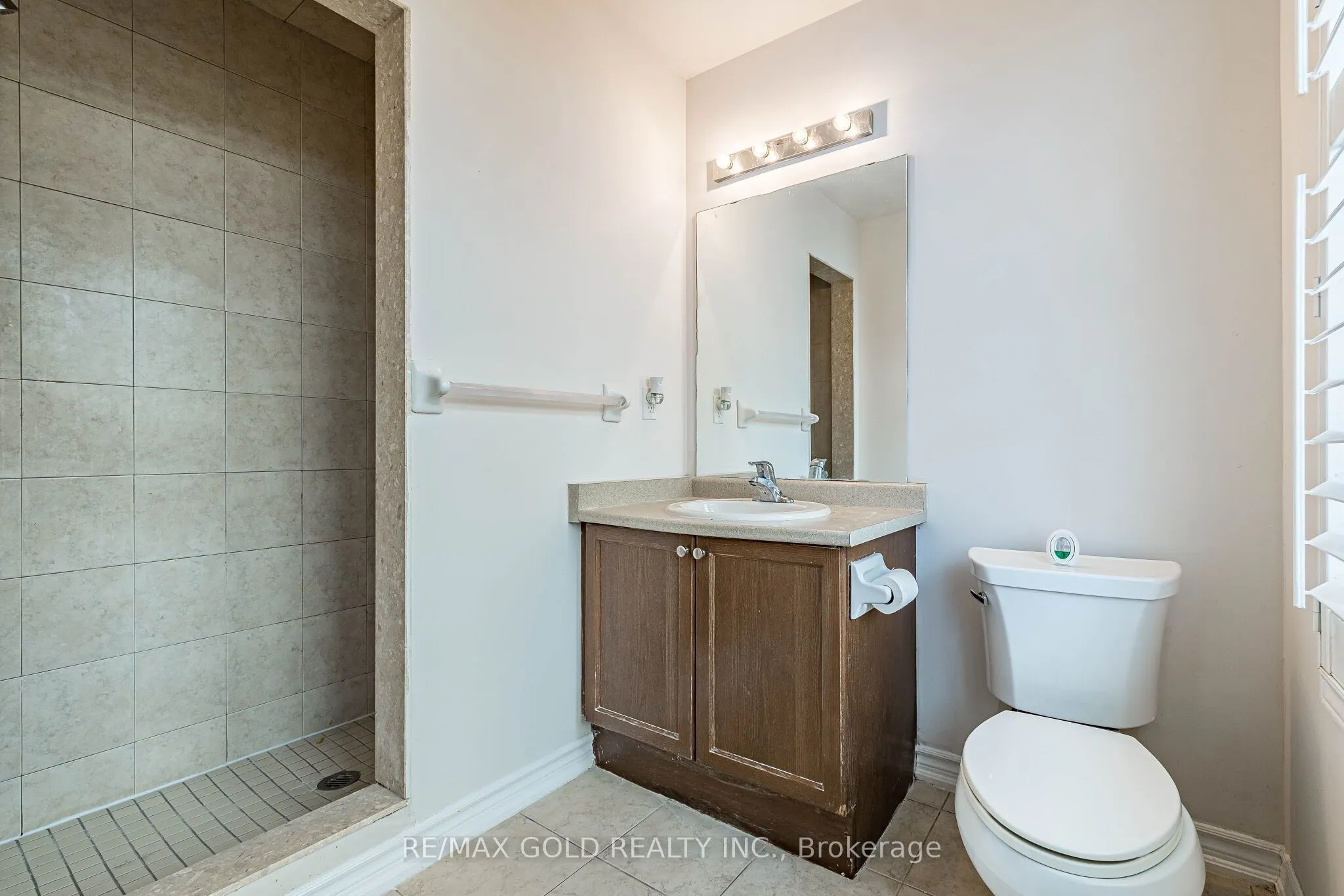 17 Lola Crescent