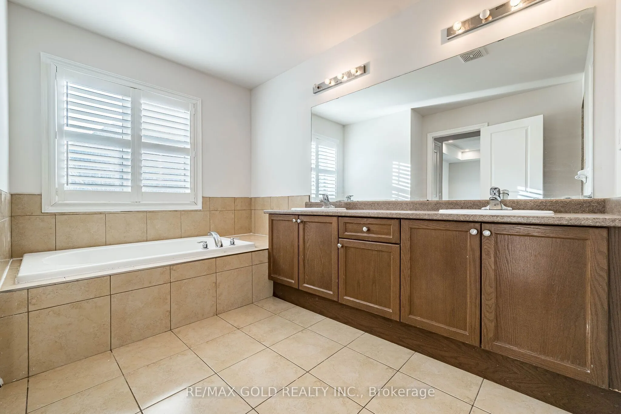 17 Lola Crescent