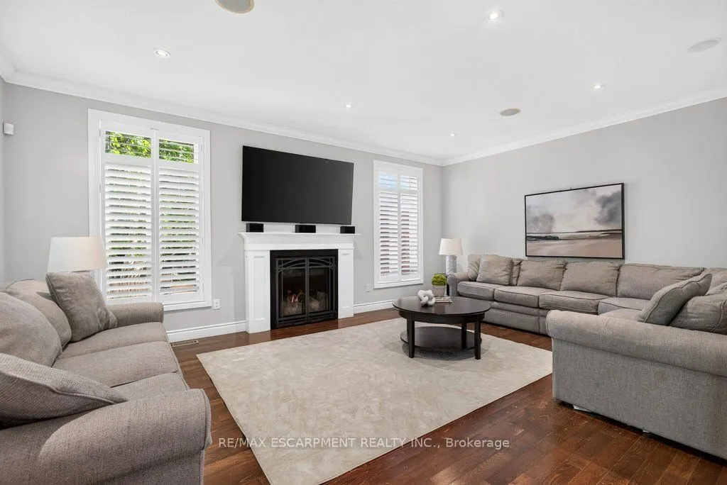 225 Lakeside Avenue
