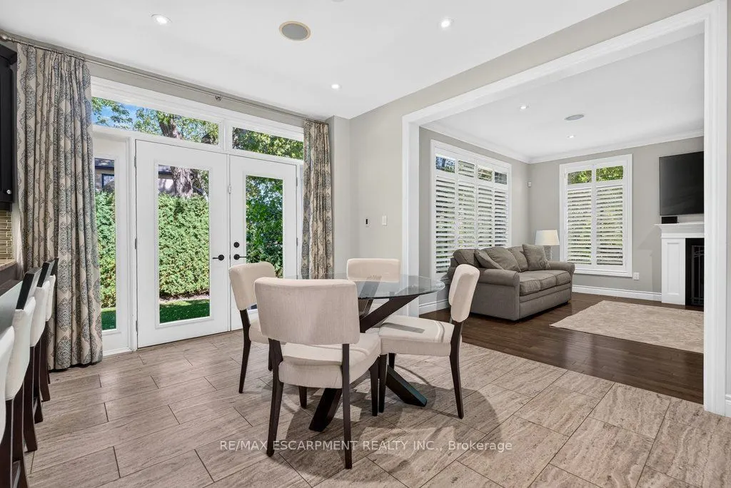 225 Lakeside Avenue