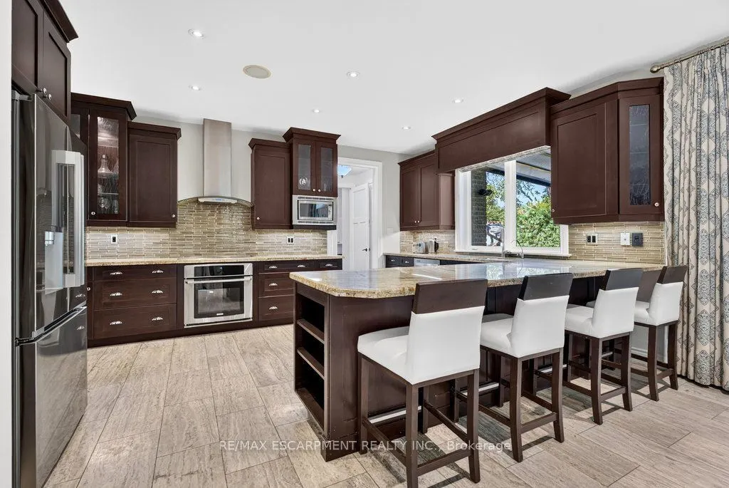 225 Lakeside Avenue