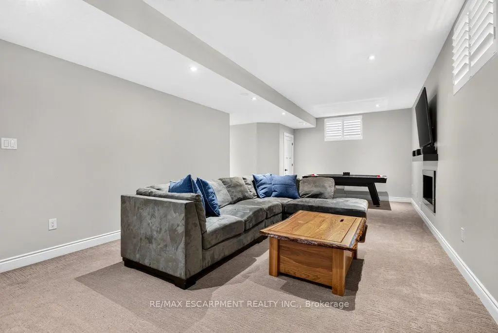 225 Lakeside Avenue