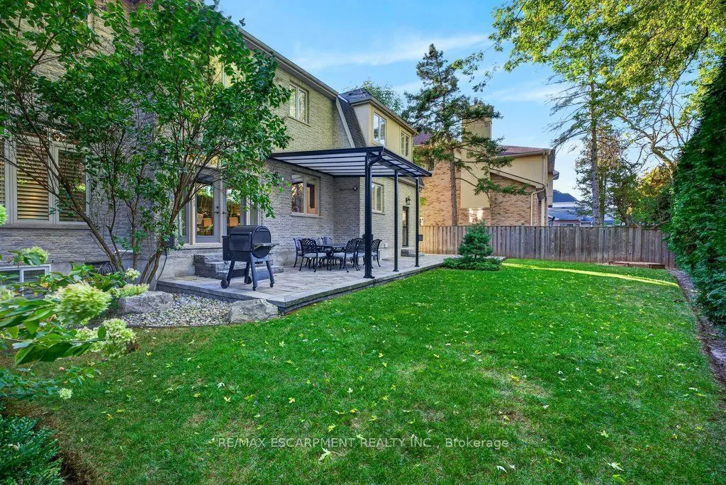 225 Lakeside Avenue
