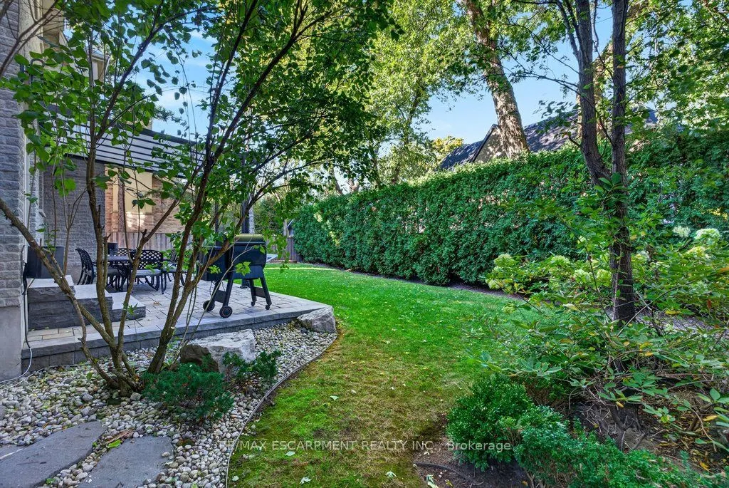 225 Lakeside Avenue
