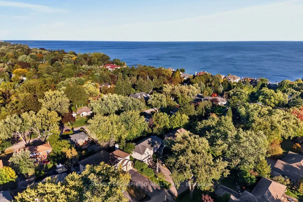 225 Lakeside Avenue
