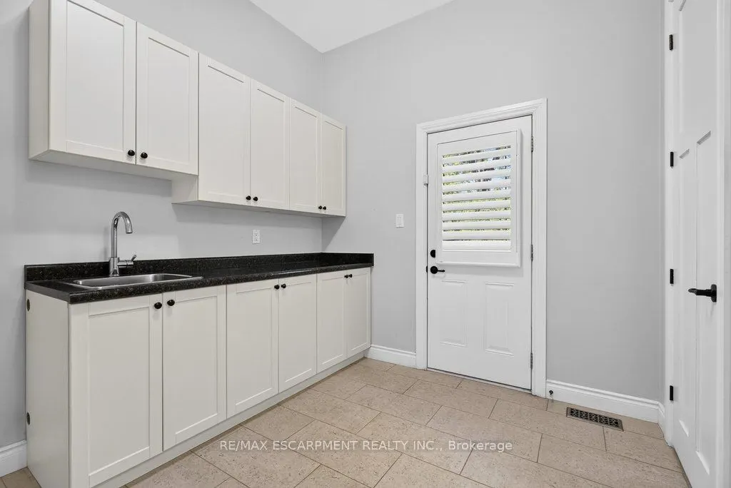 225 Lakeside Avenue