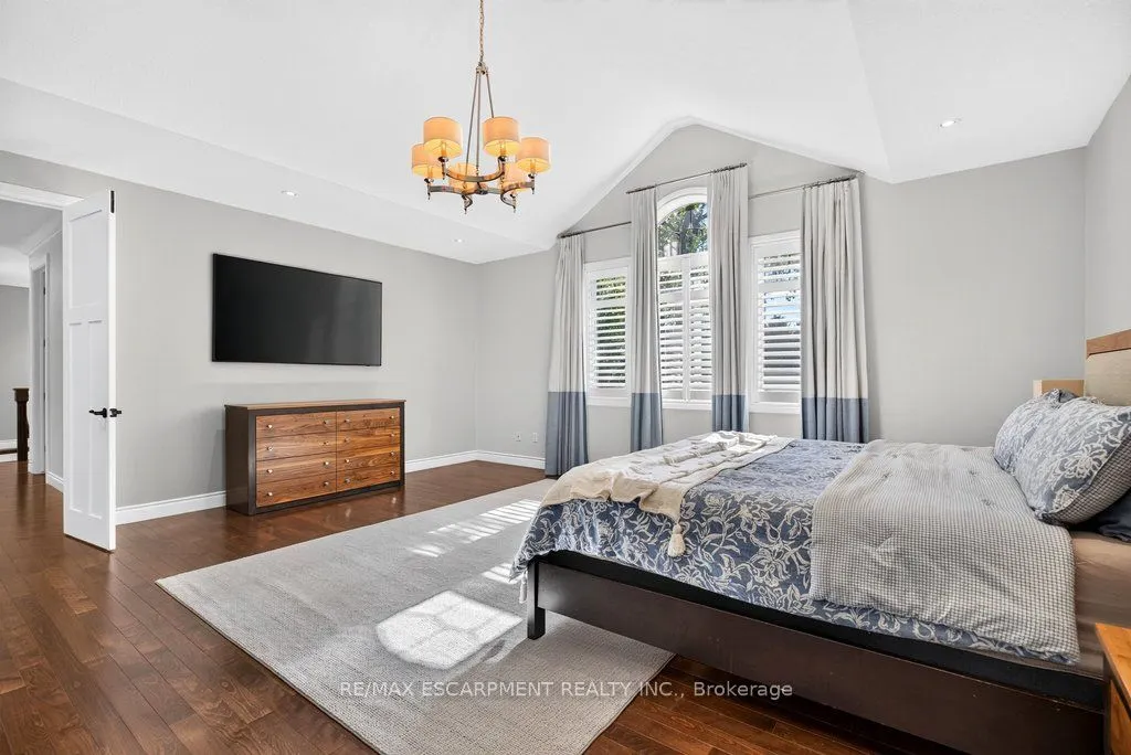 225 Lakeside Avenue