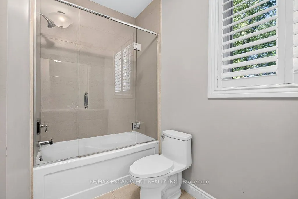 225 Lakeside Avenue