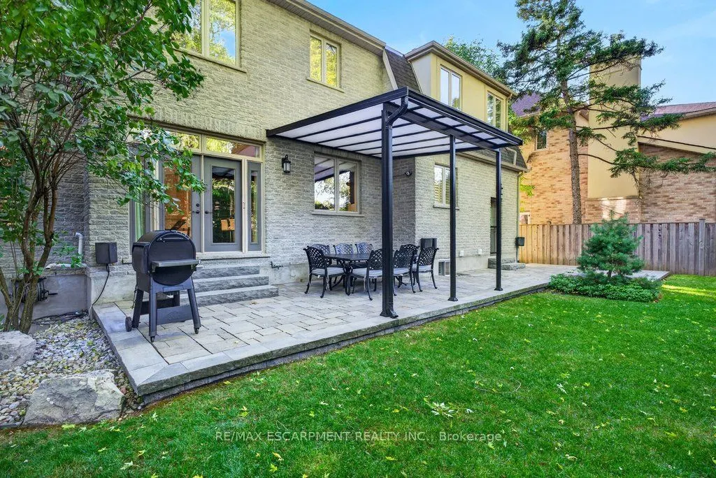 225 Lakeside Avenue