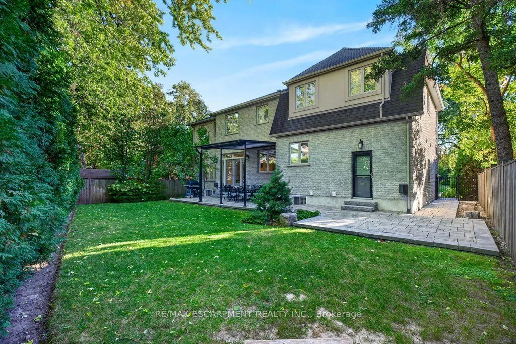 225 Lakeside Avenue