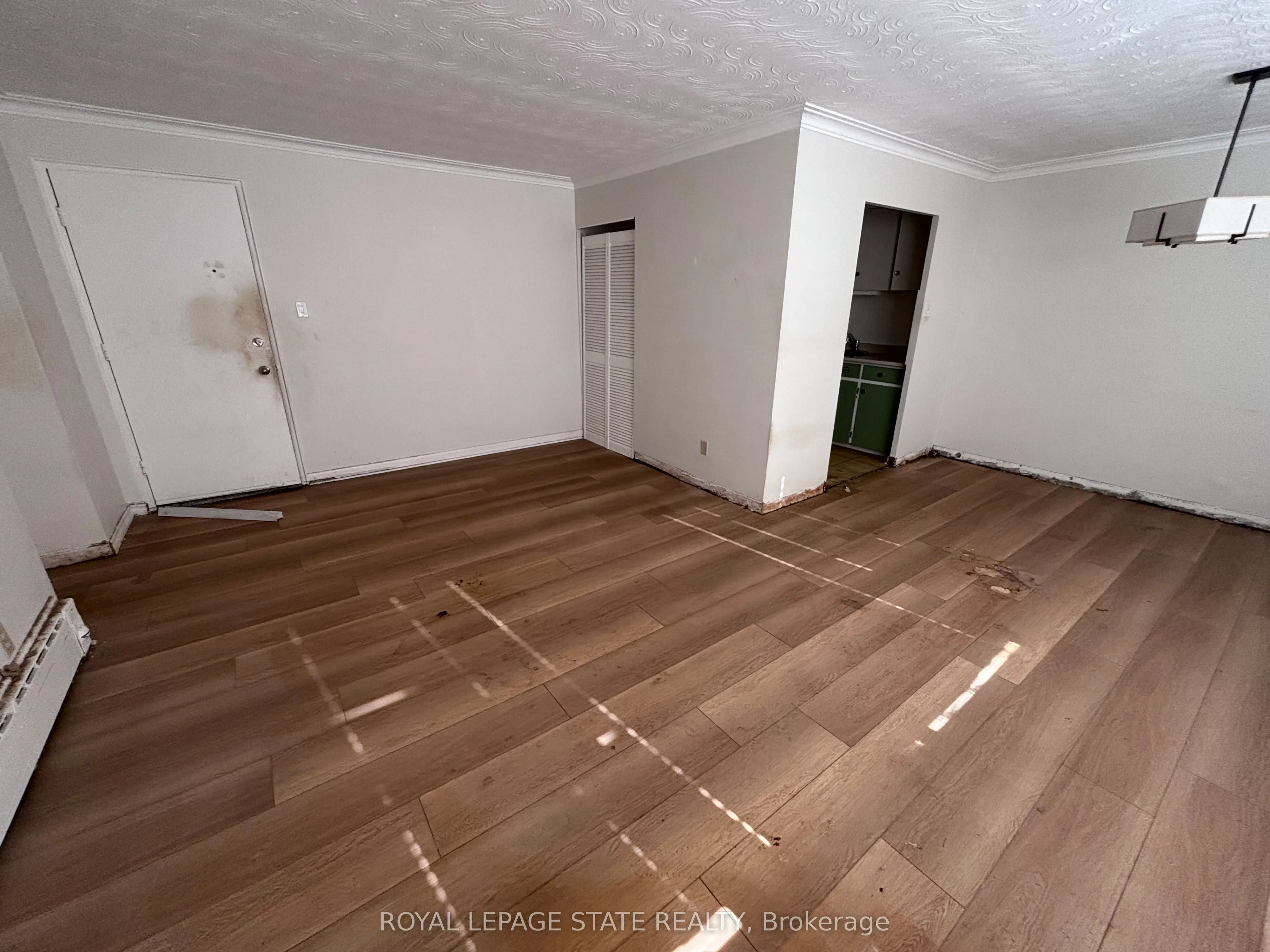 2054 Courtland Drive #404