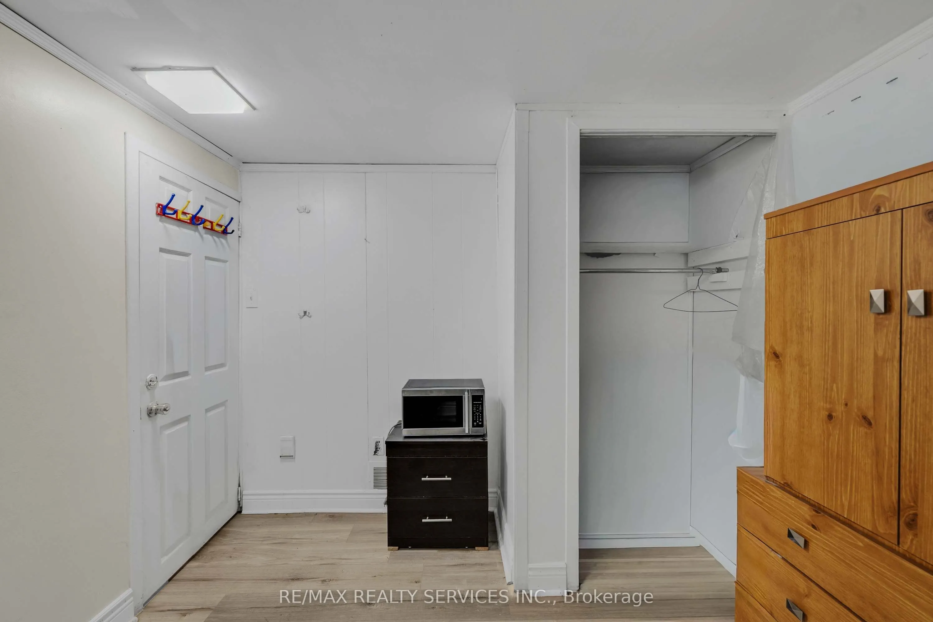 17 Avening Drive
