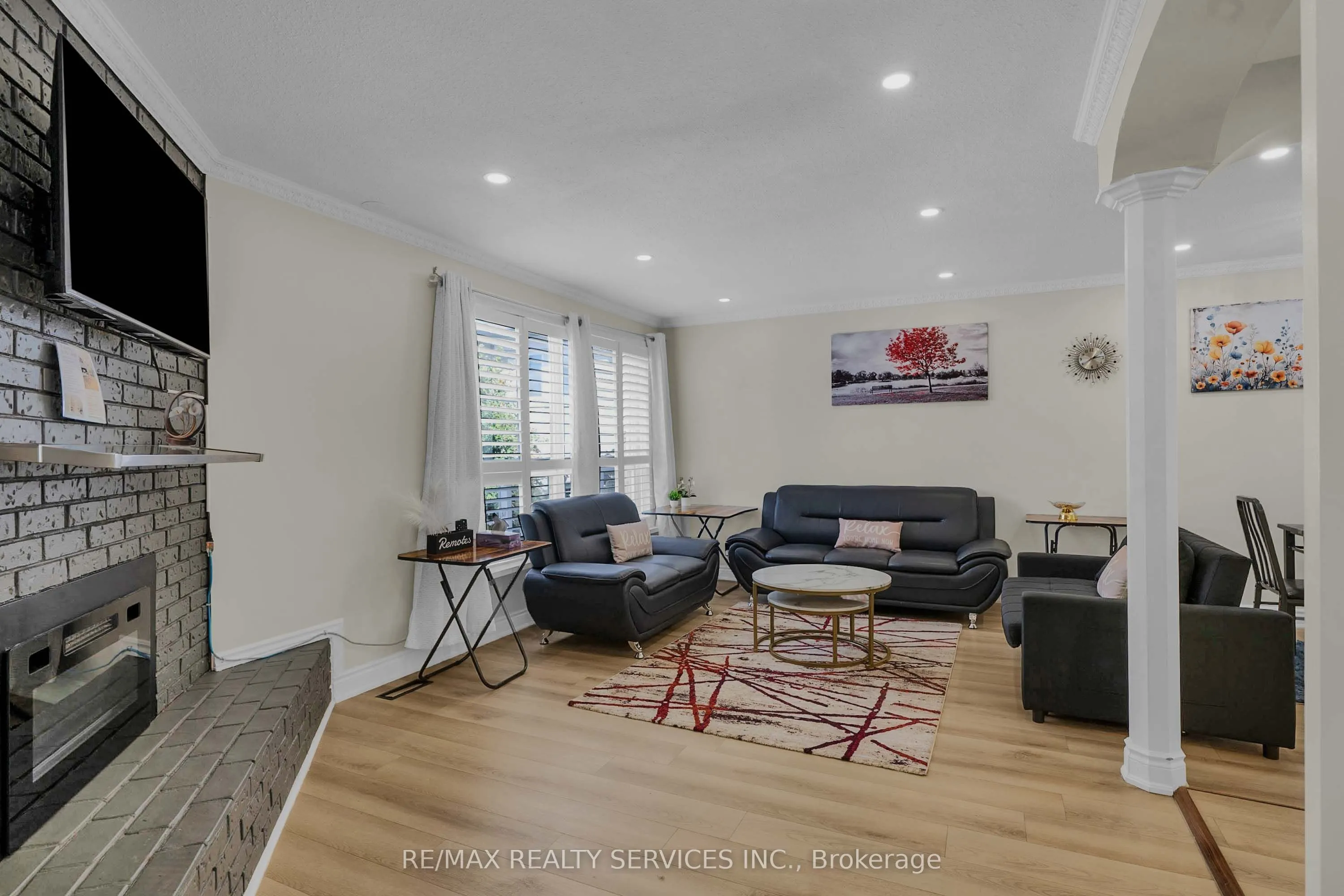 17 Avening Drive