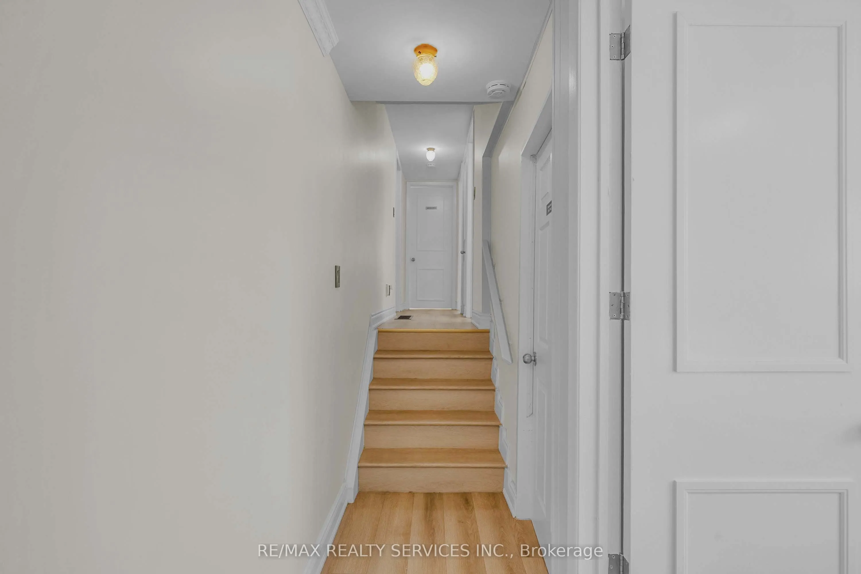 17 Avening Drive