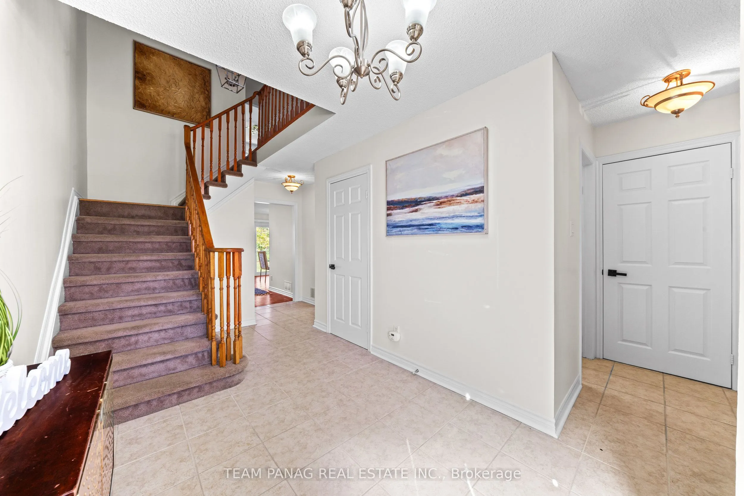 42 Kingknoll Drive
