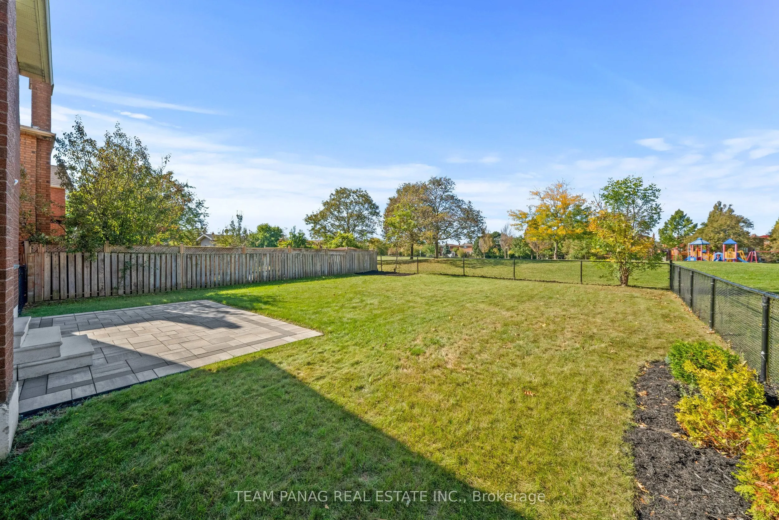 42 Kingknoll Drive