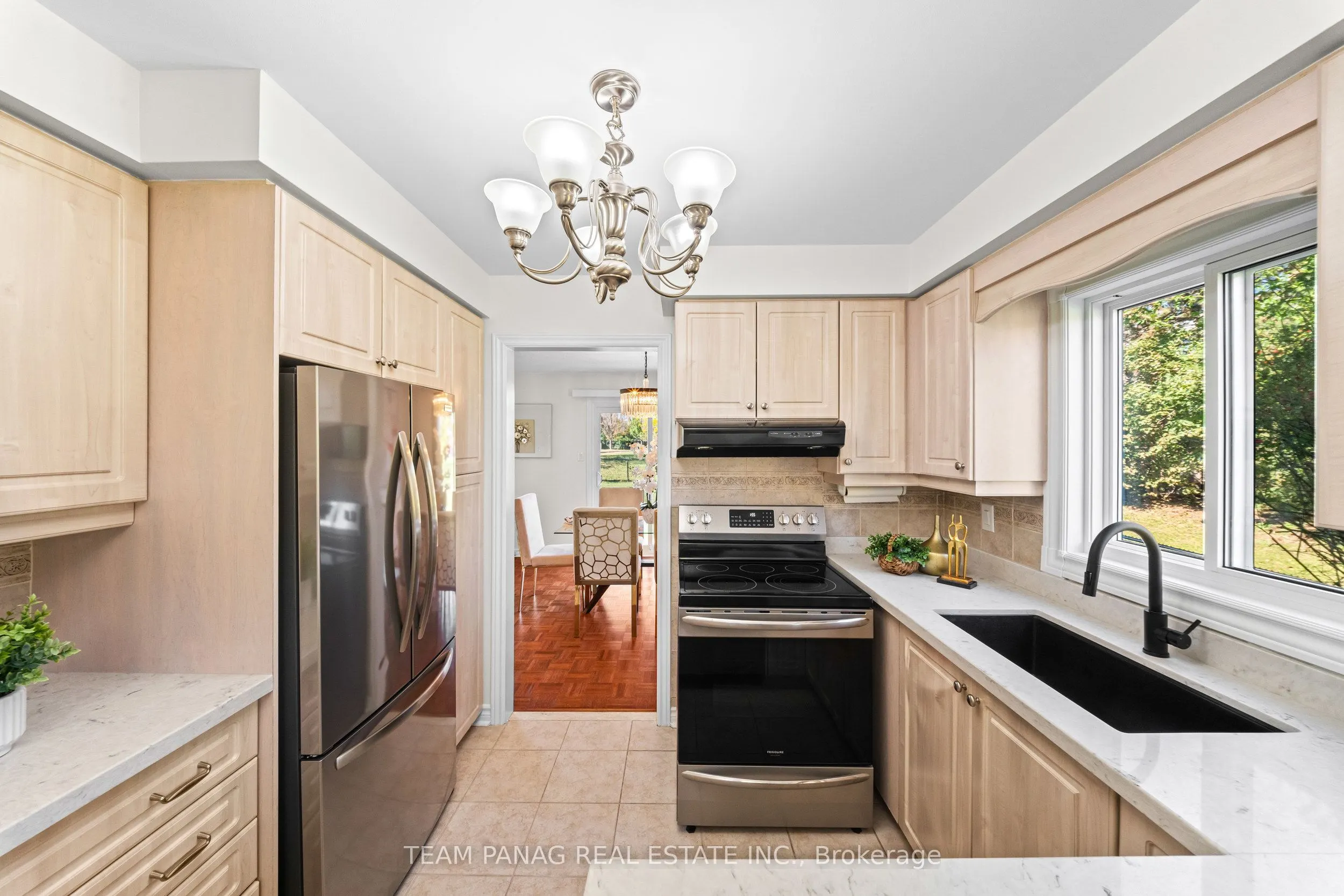42 Kingknoll Drive