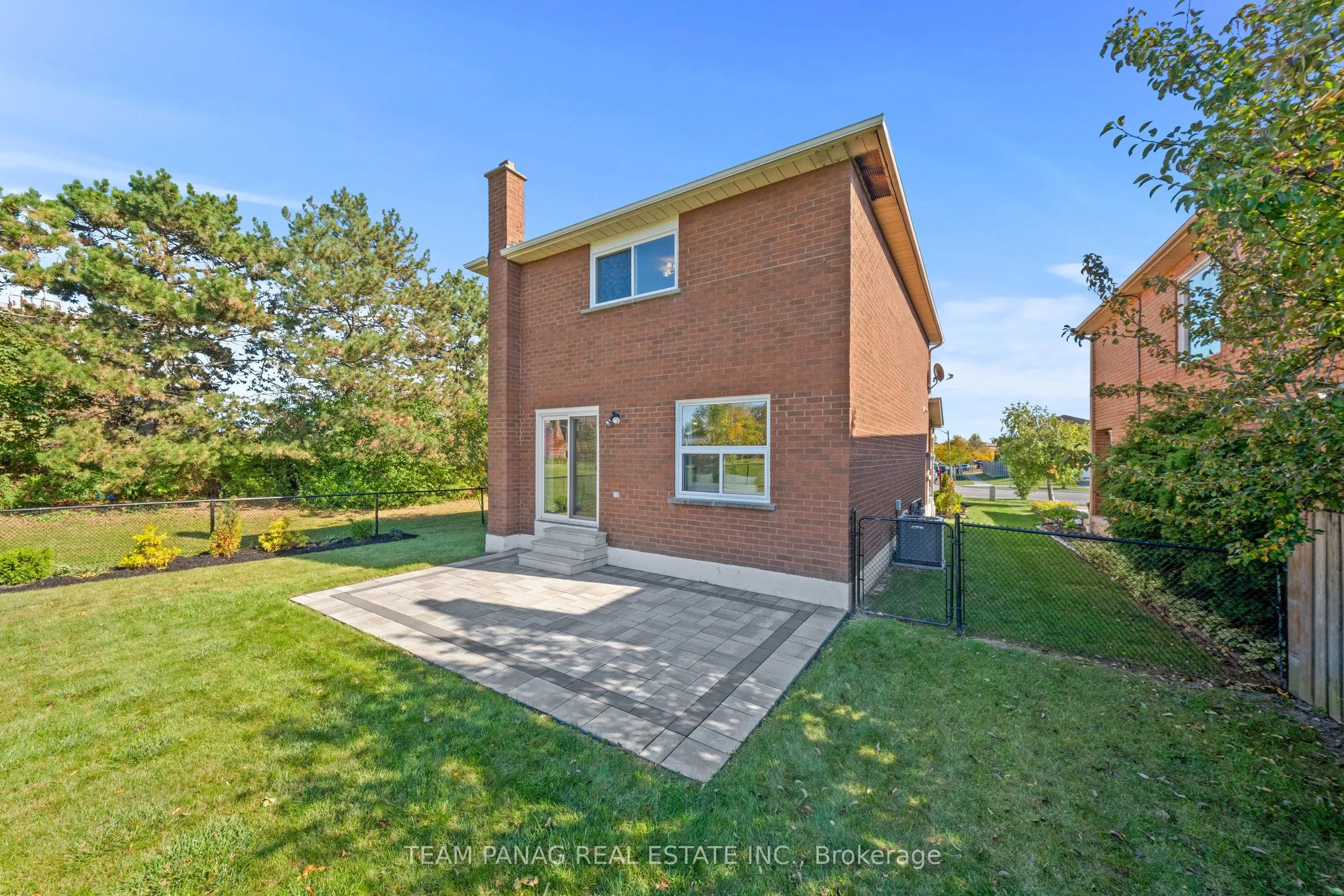 42 Kingknoll Drive