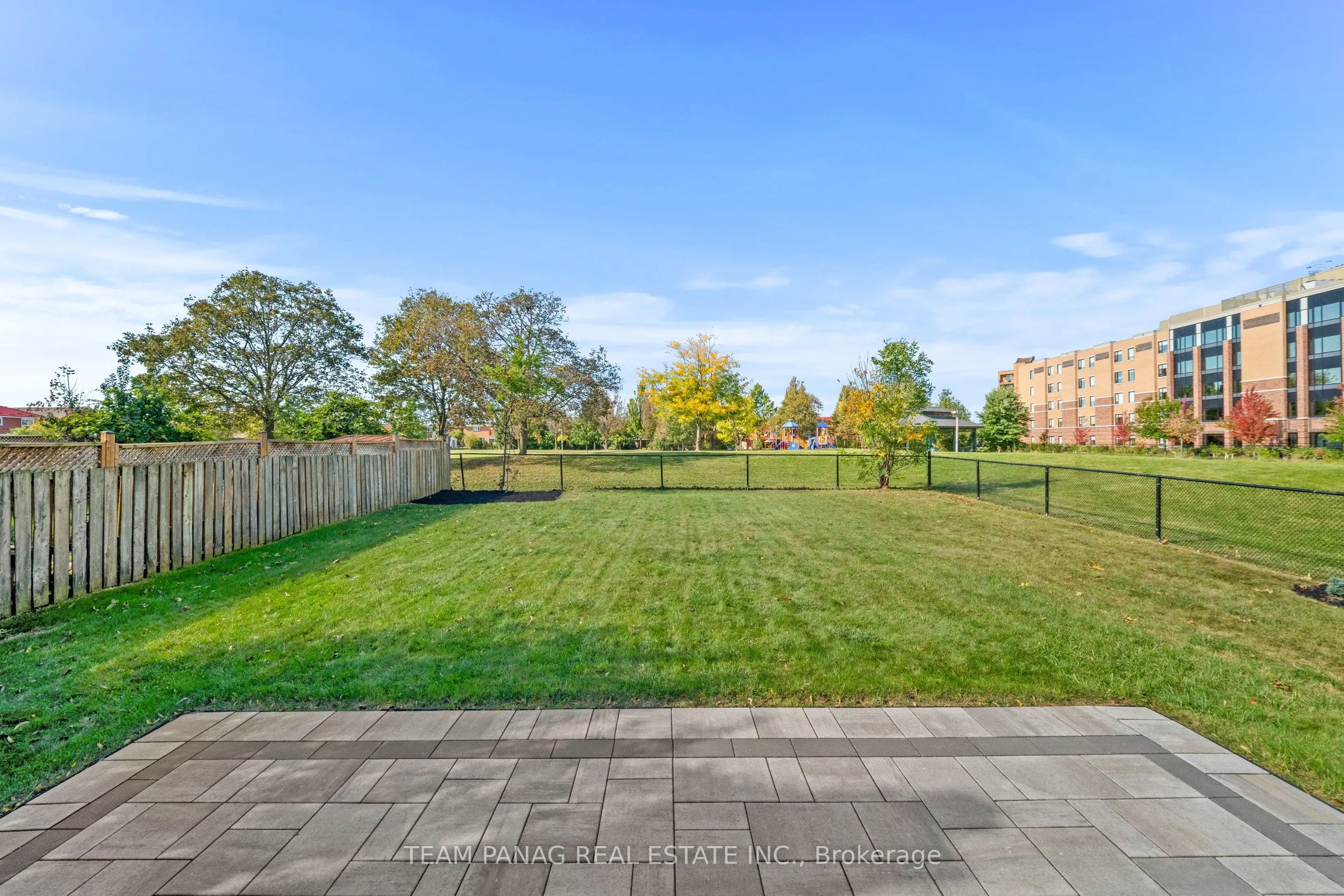42 Kingknoll Drive