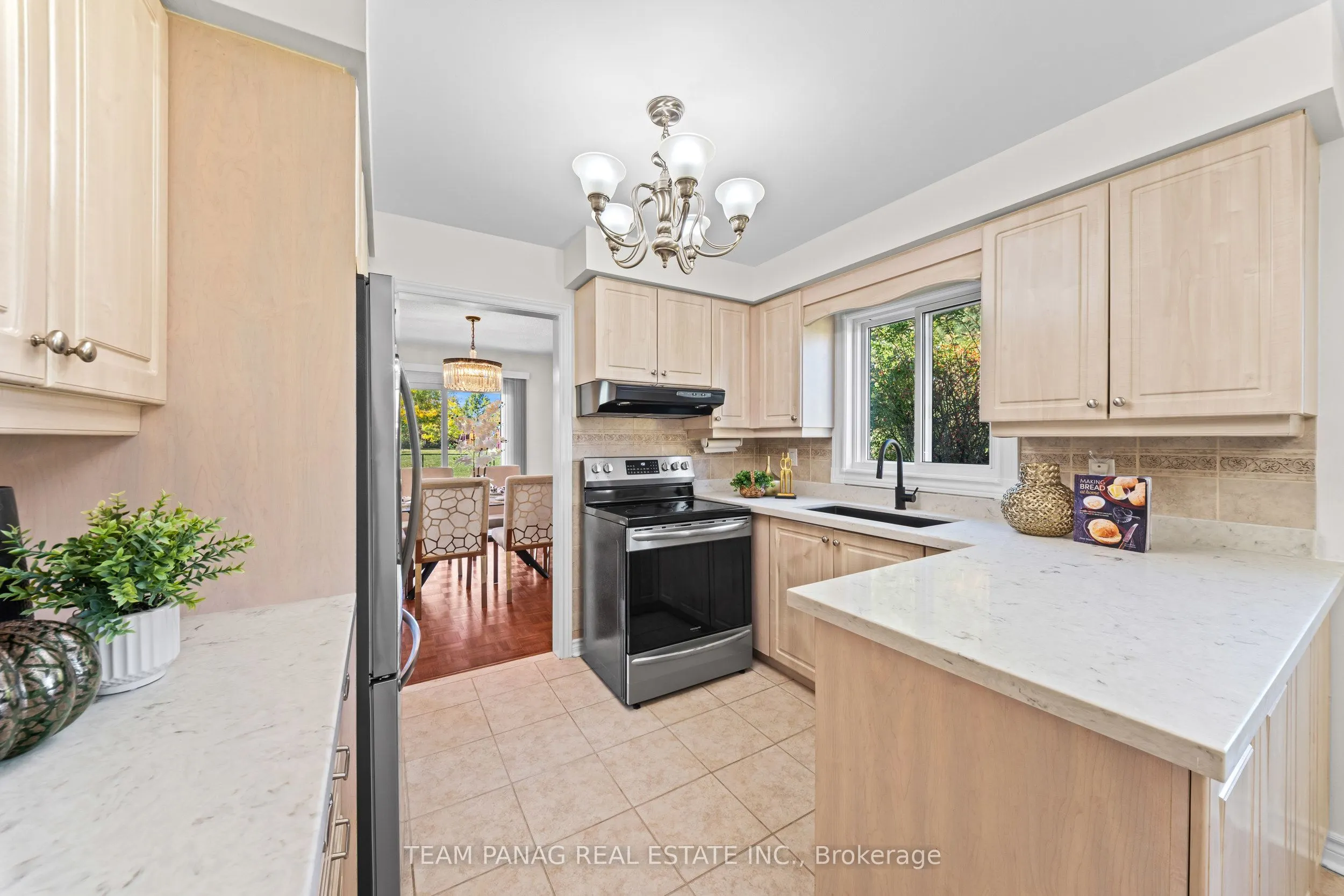 42 Kingknoll Drive