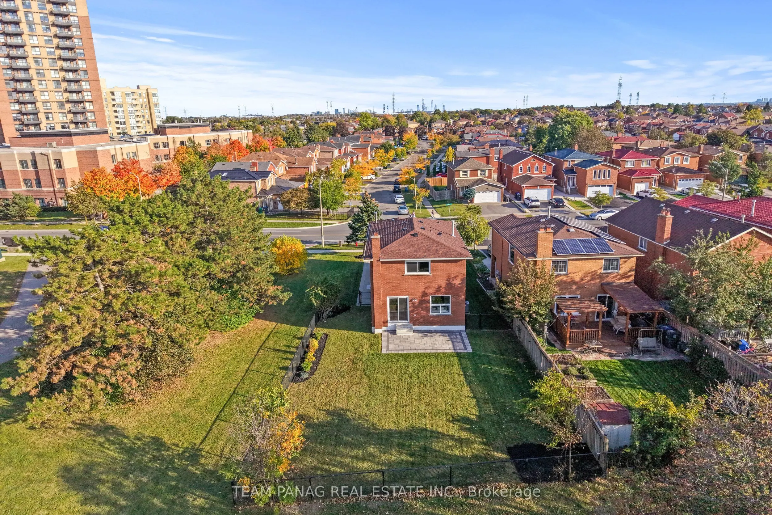 42 Kingknoll Drive
