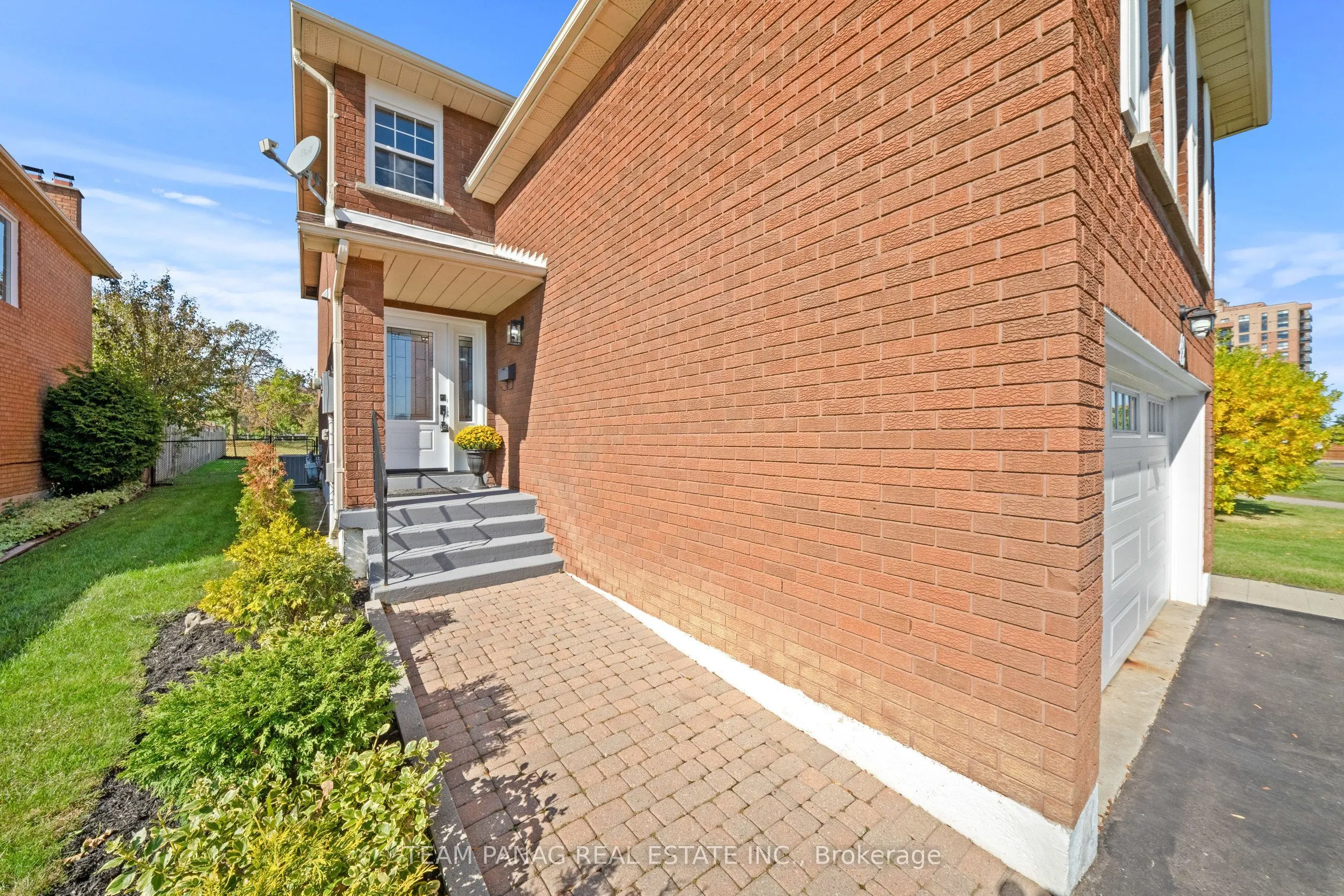 42 Kingknoll Drive