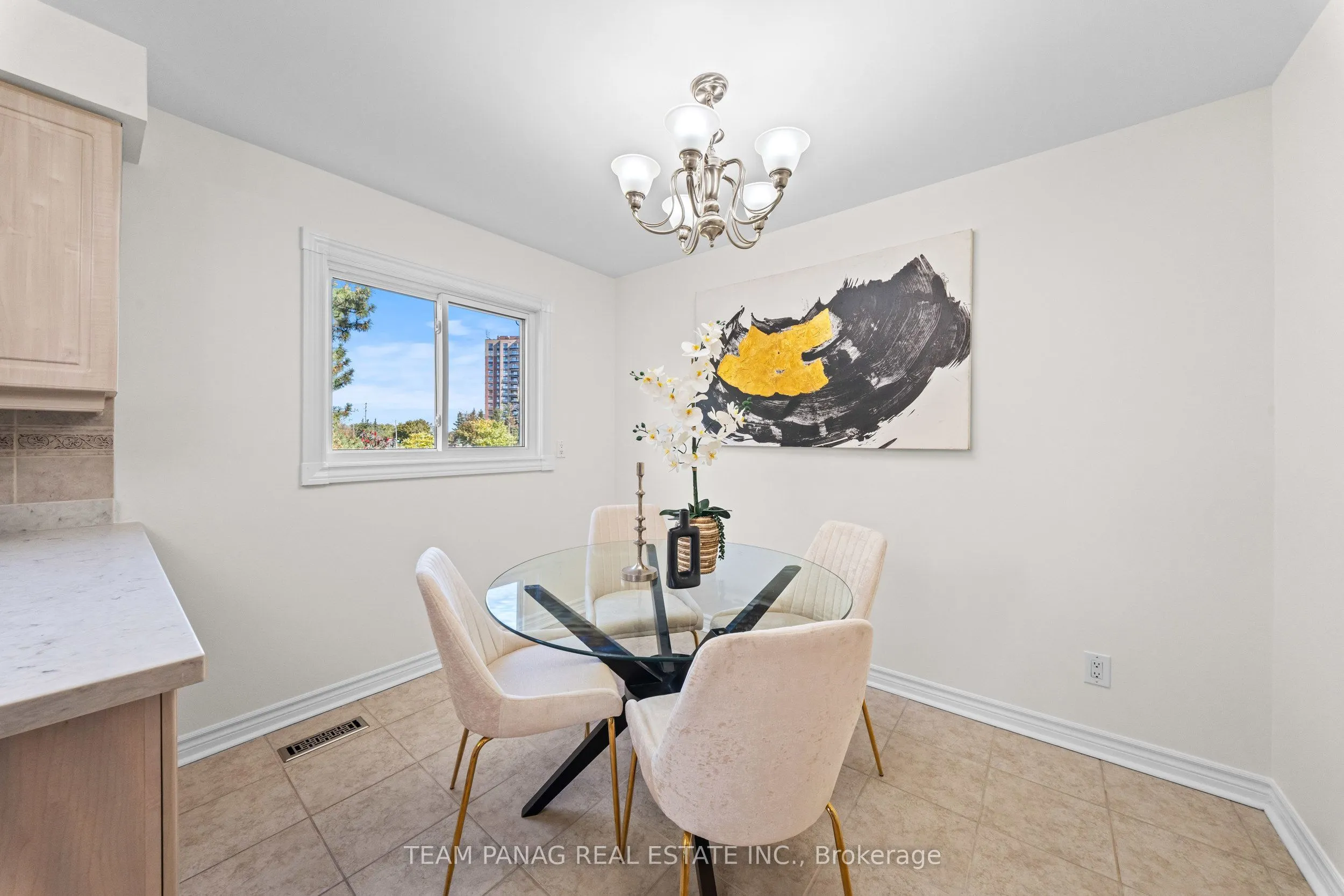 42 Kingknoll Drive