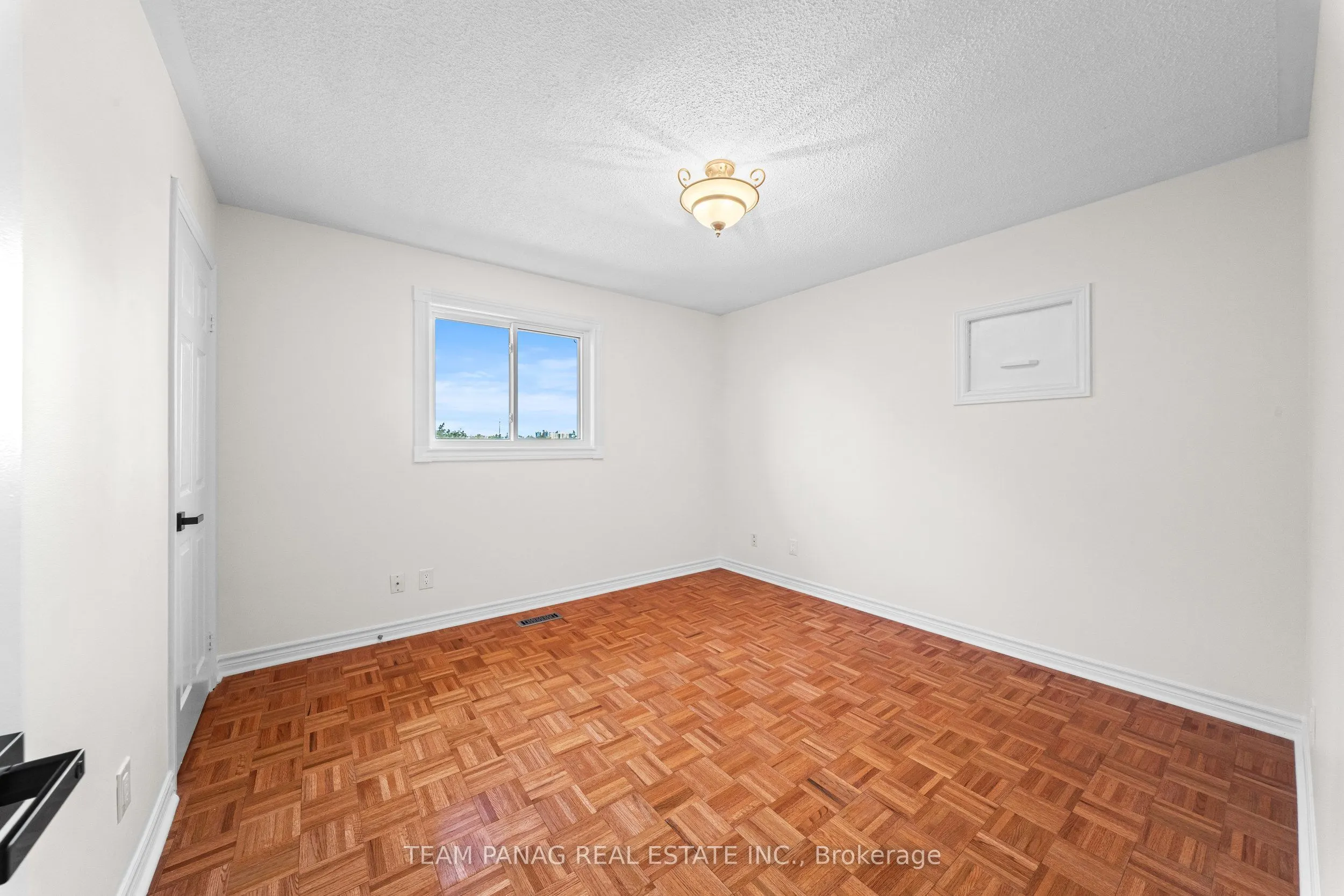 42 Kingknoll Drive