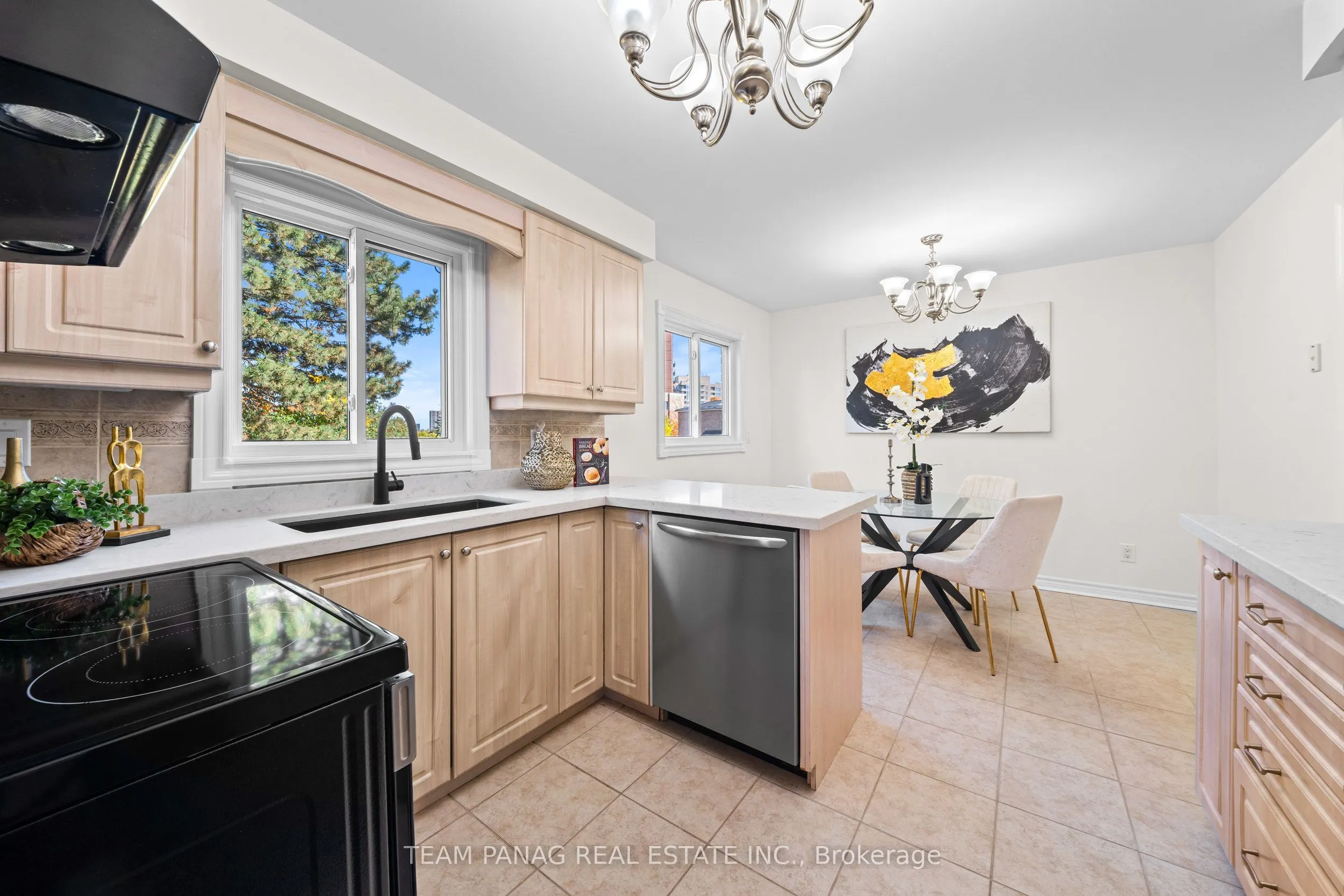 42 Kingknoll Drive