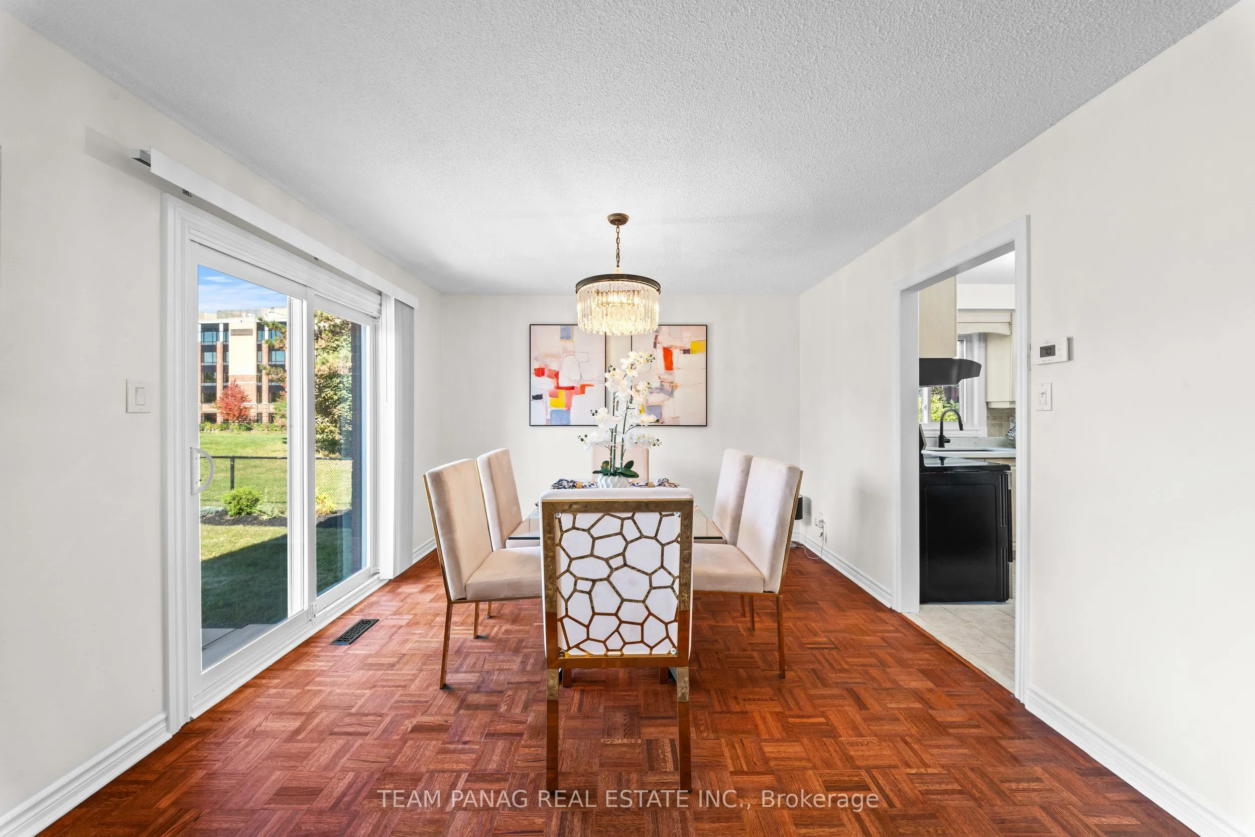42 Kingknoll Drive