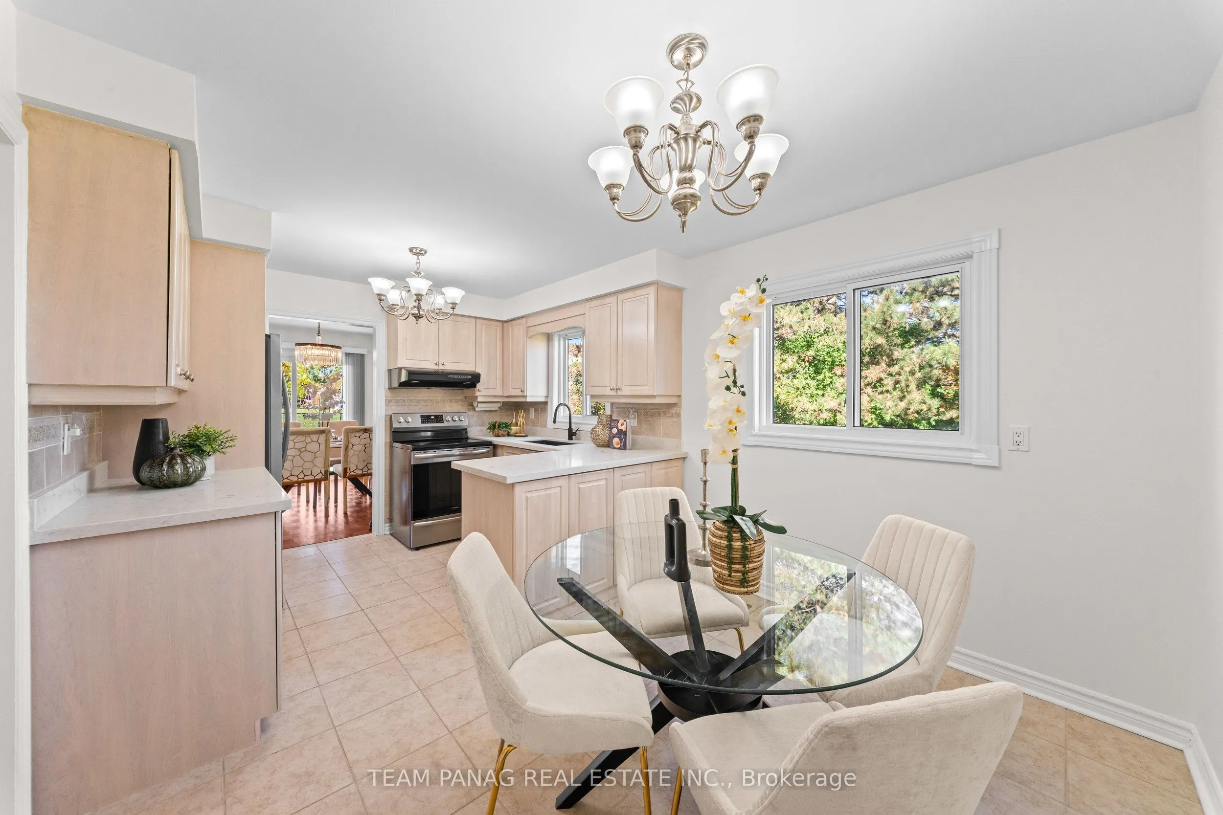 42 Kingknoll Drive