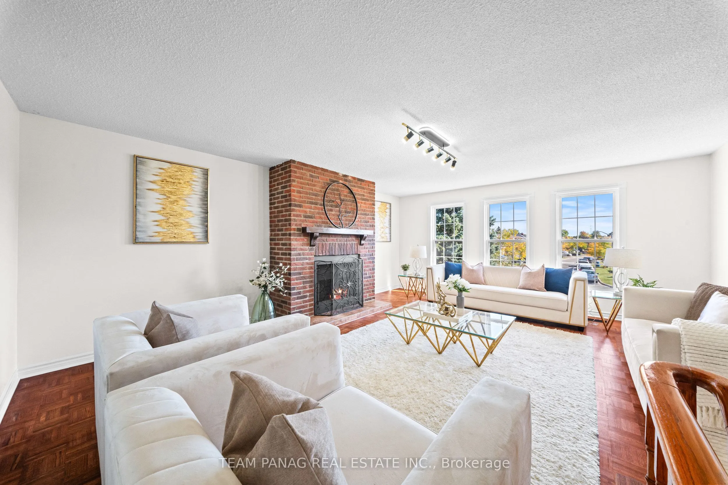 42 Kingknoll Drive