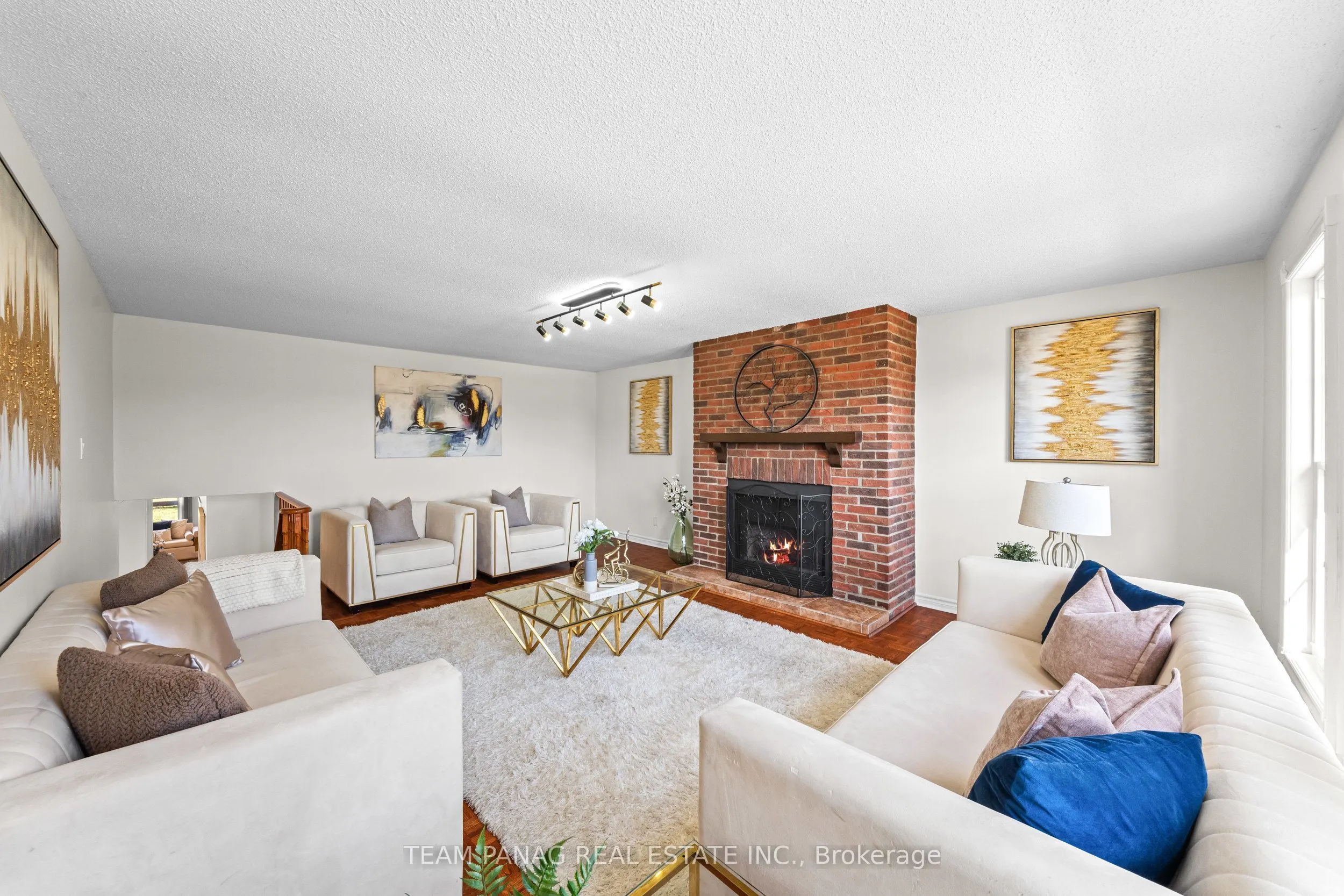 42 Kingknoll Drive