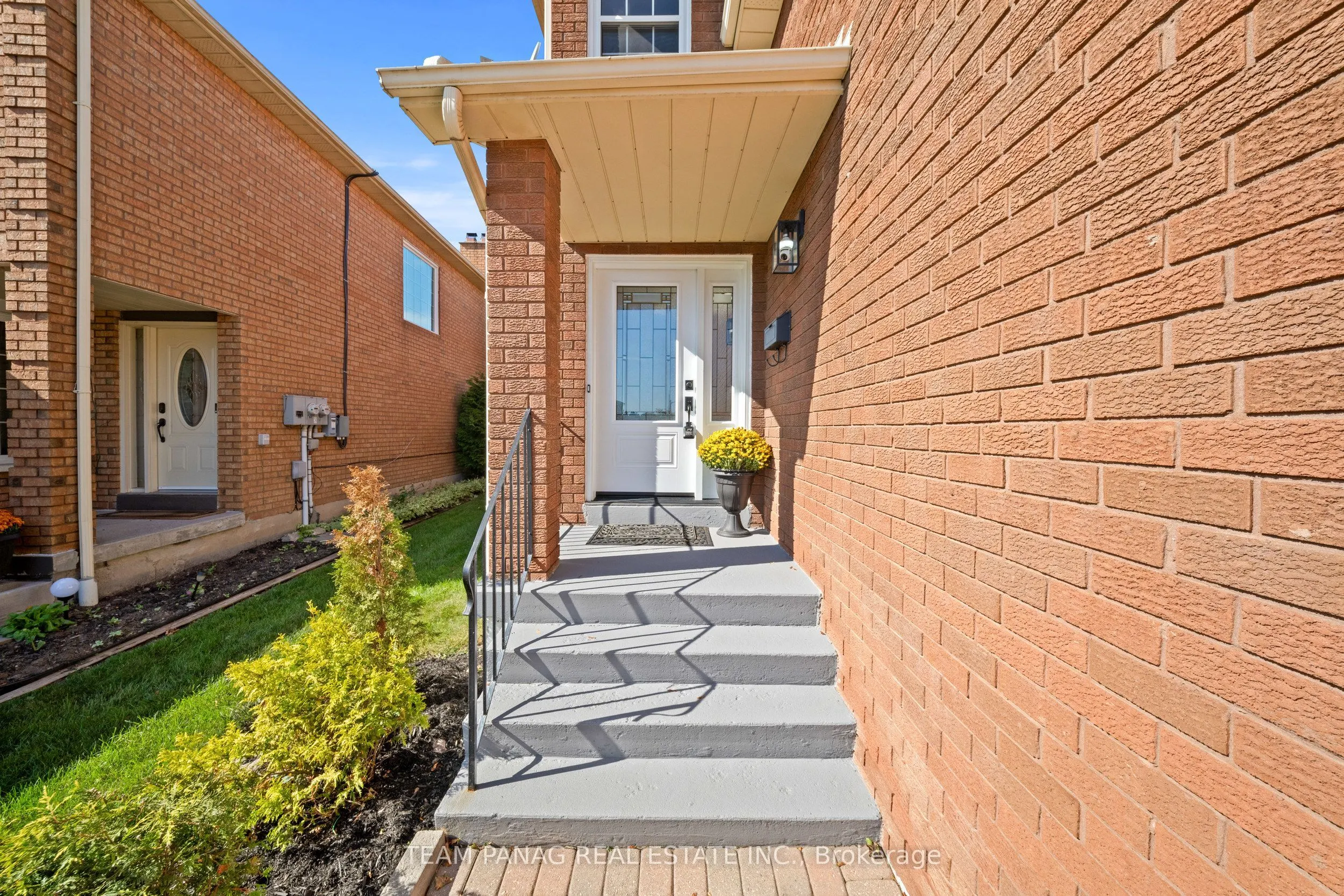 42 Kingknoll Drive
