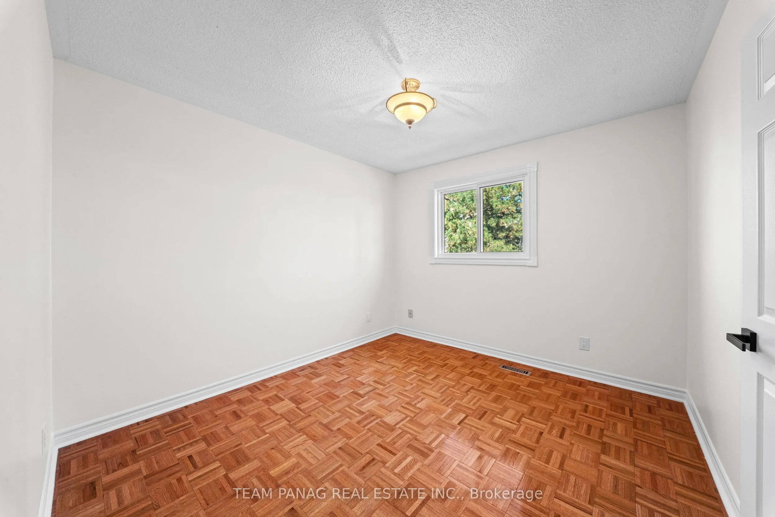 42 Kingknoll Drive