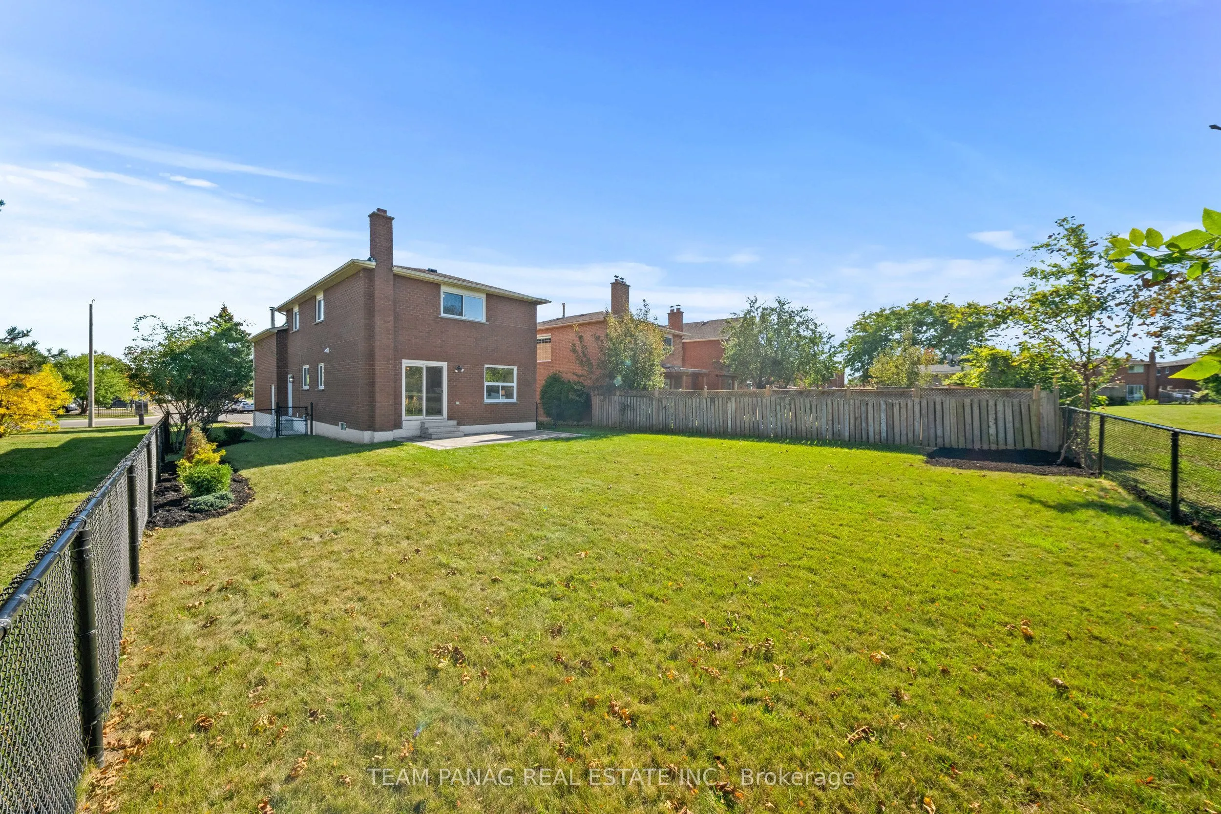42 Kingknoll Drive
