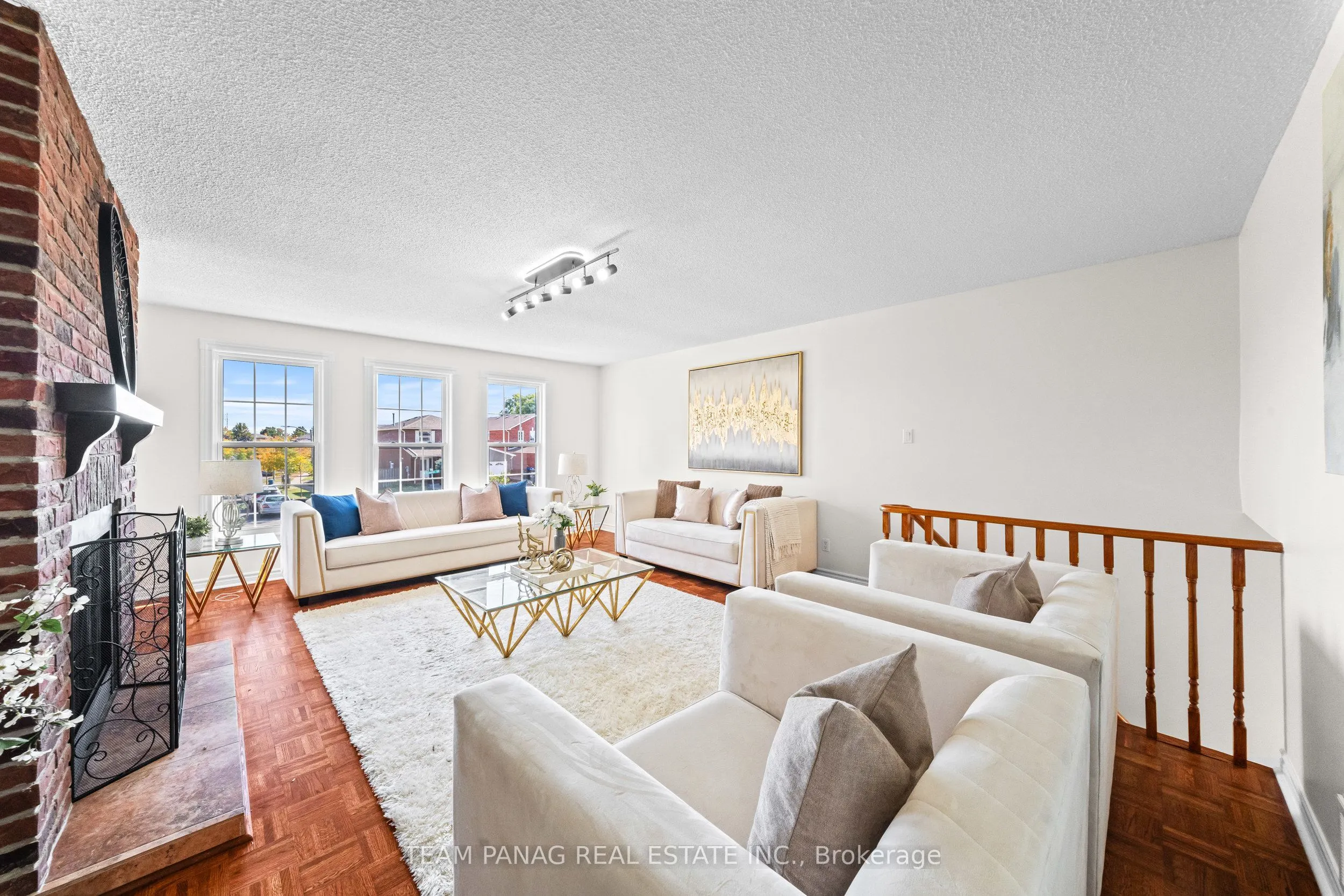 42 Kingknoll Drive