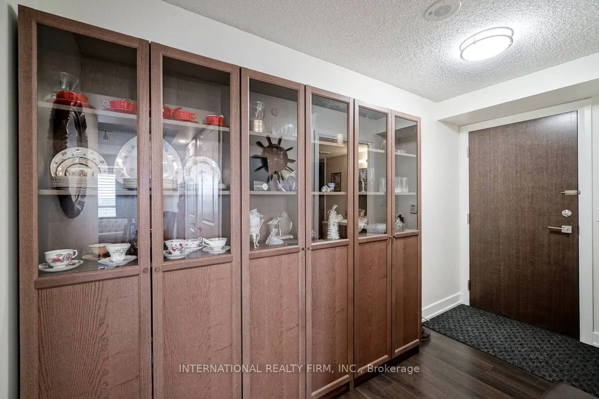 2 Eva Road #2222