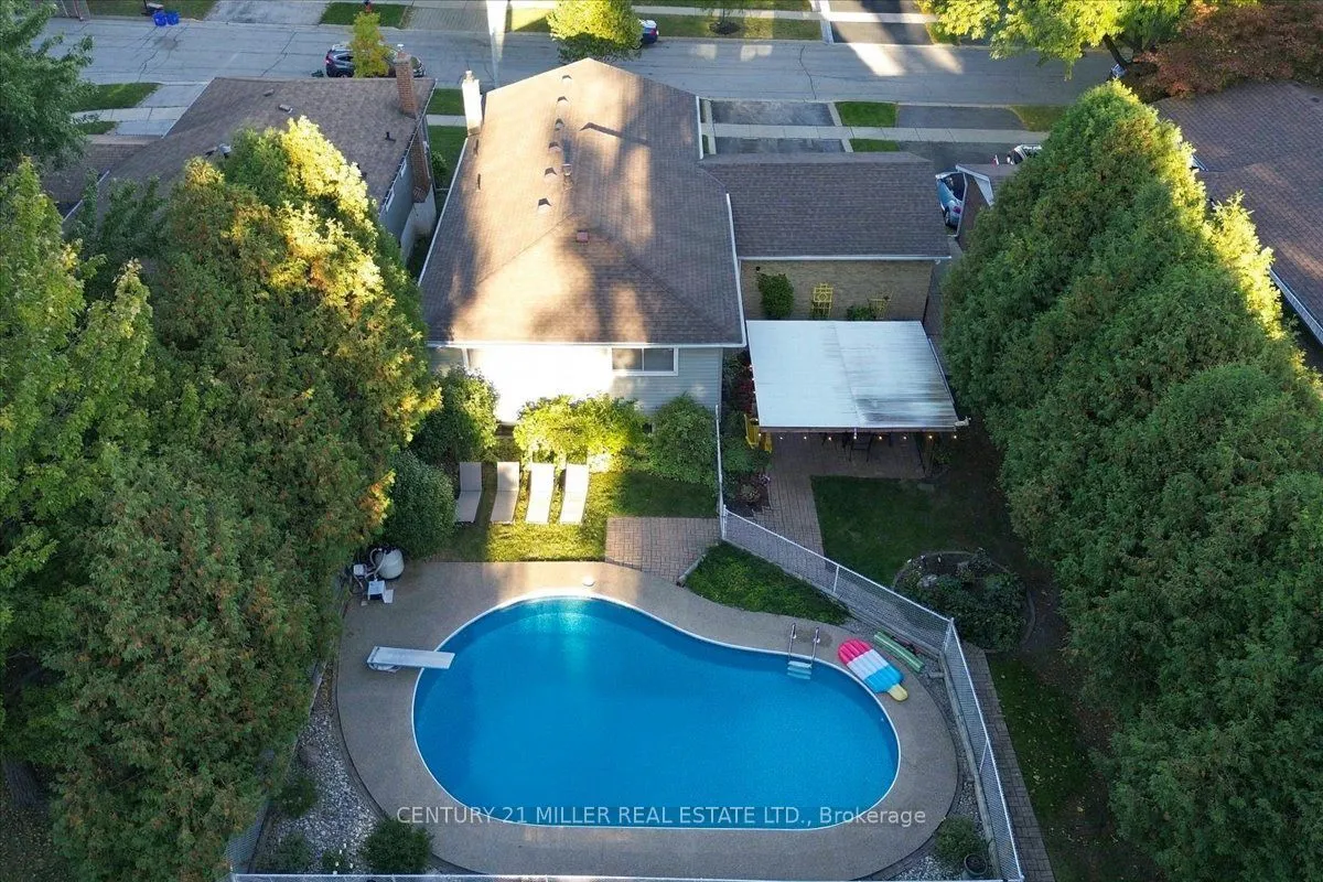 2044 Coral Crescent