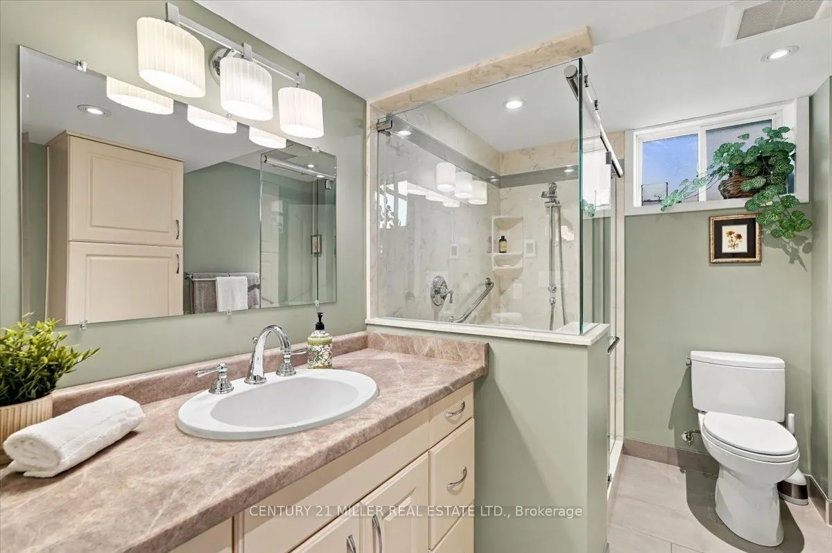 2044 Coral Crescent