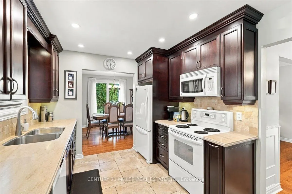 2044 Coral Crescent