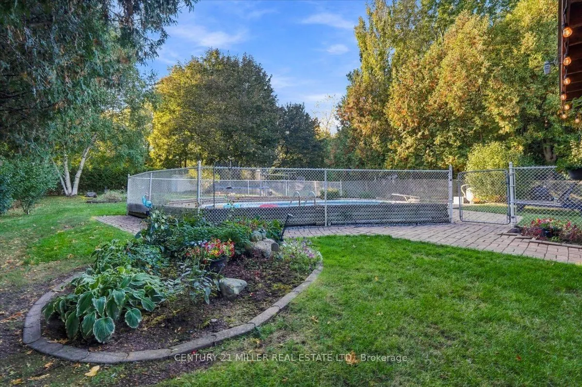 2044 Coral Crescent