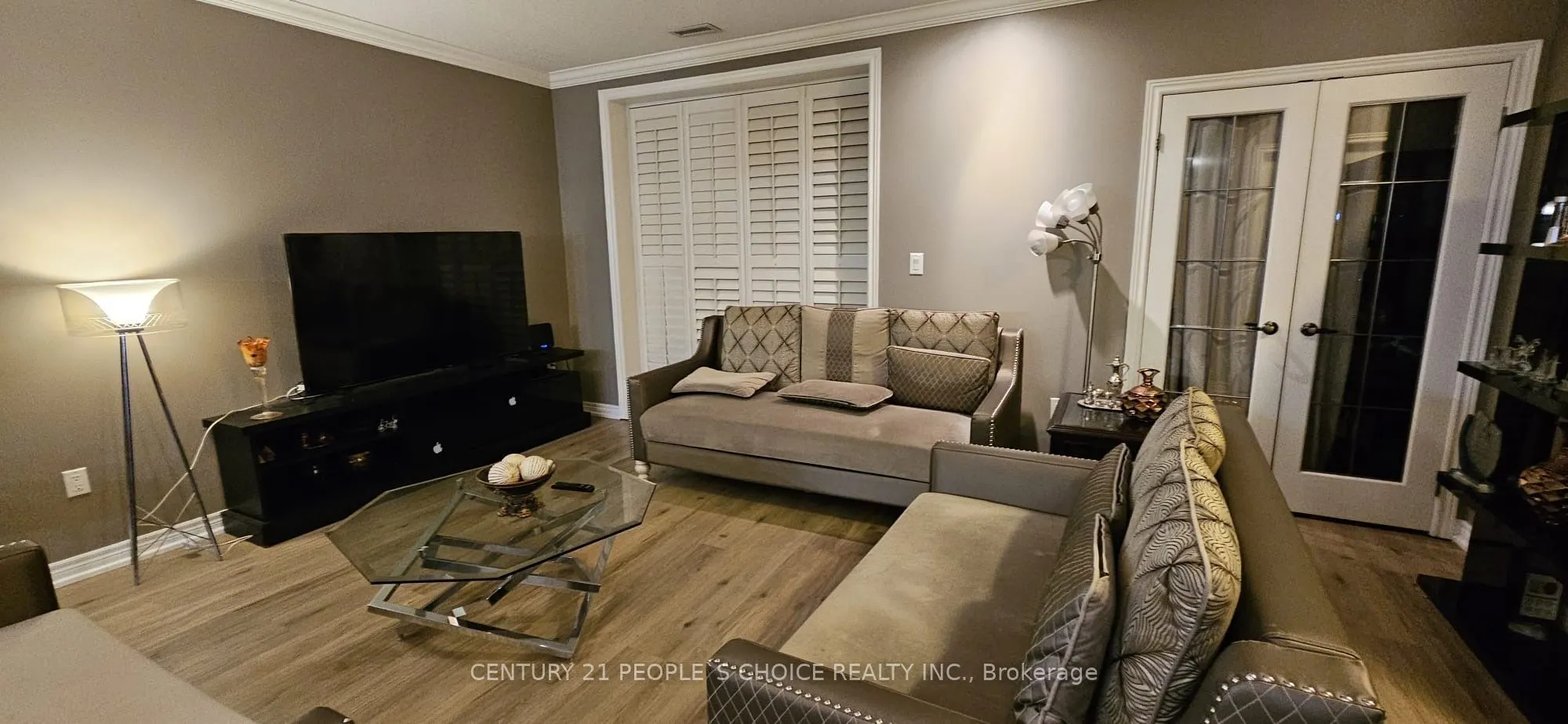 383 Main Street E #526