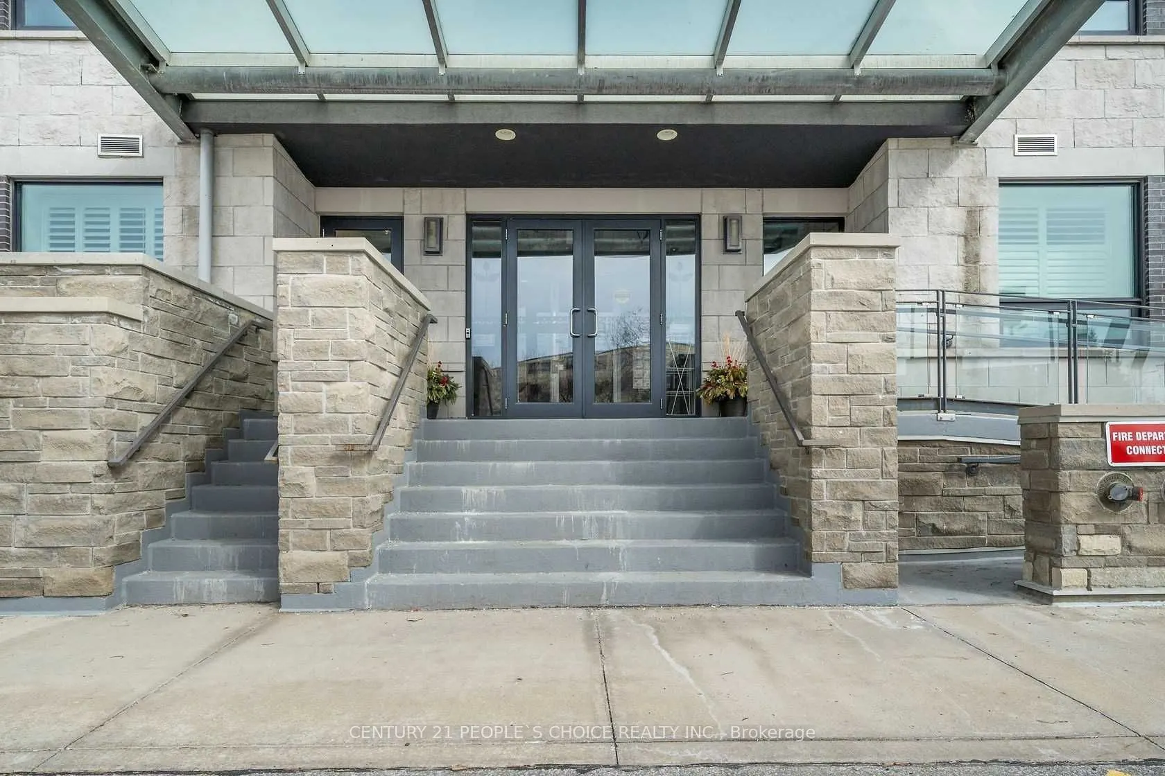 383 Main Street E #526
