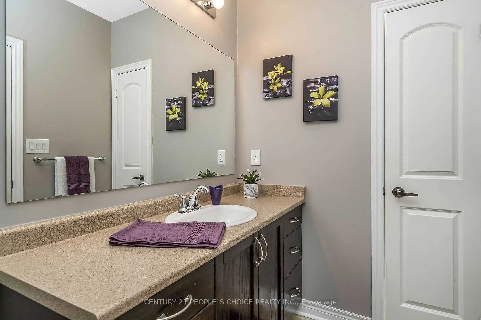 383 Main Street E #526