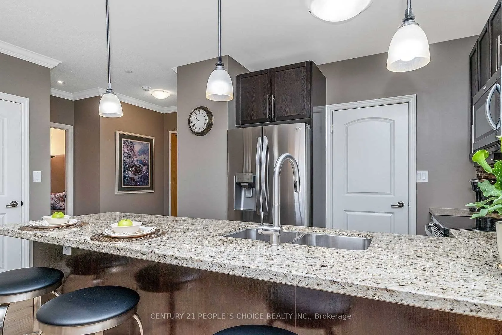 383 Main Street E #526