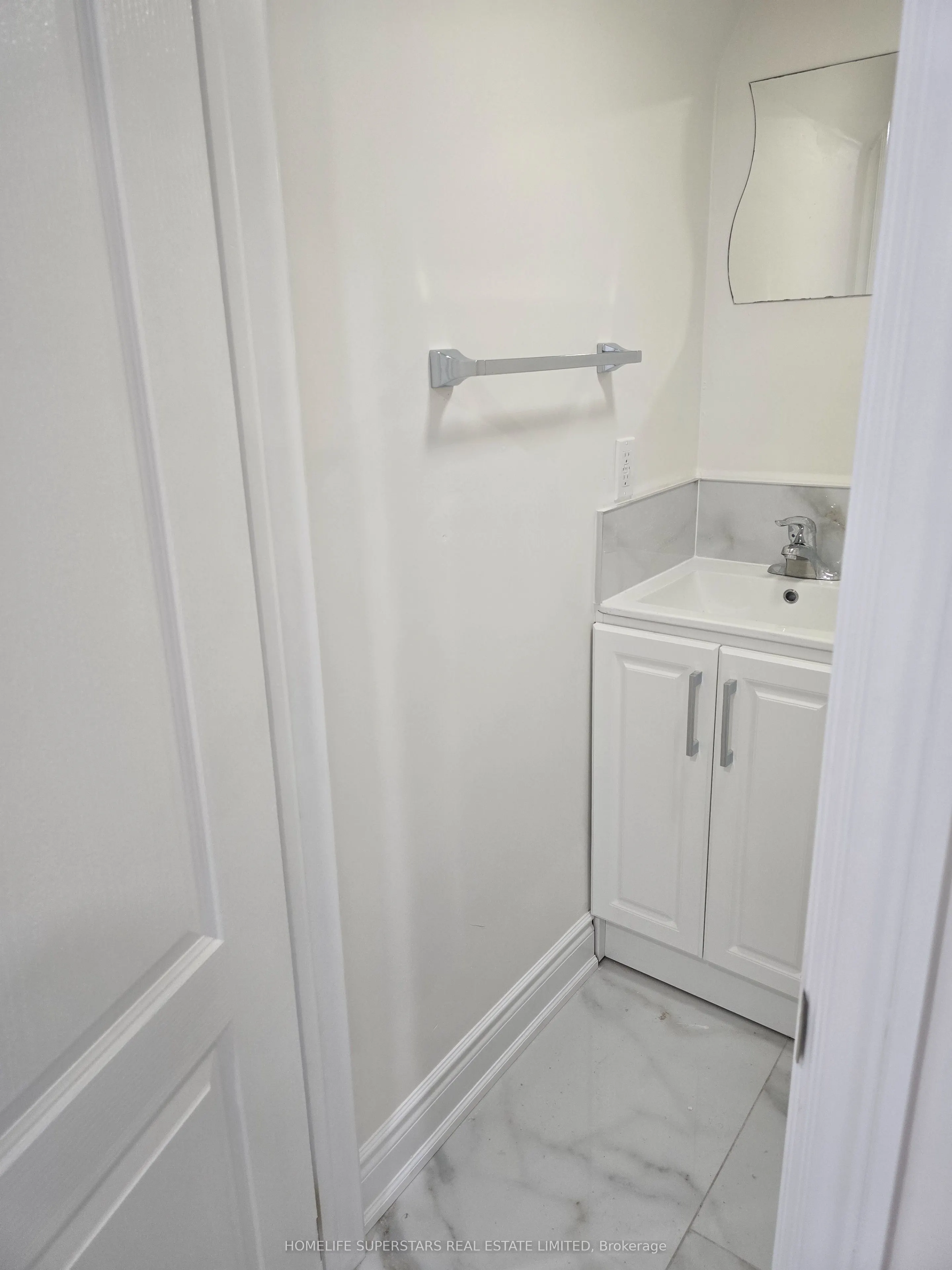 918 Islington (Bsmnt) Avenue